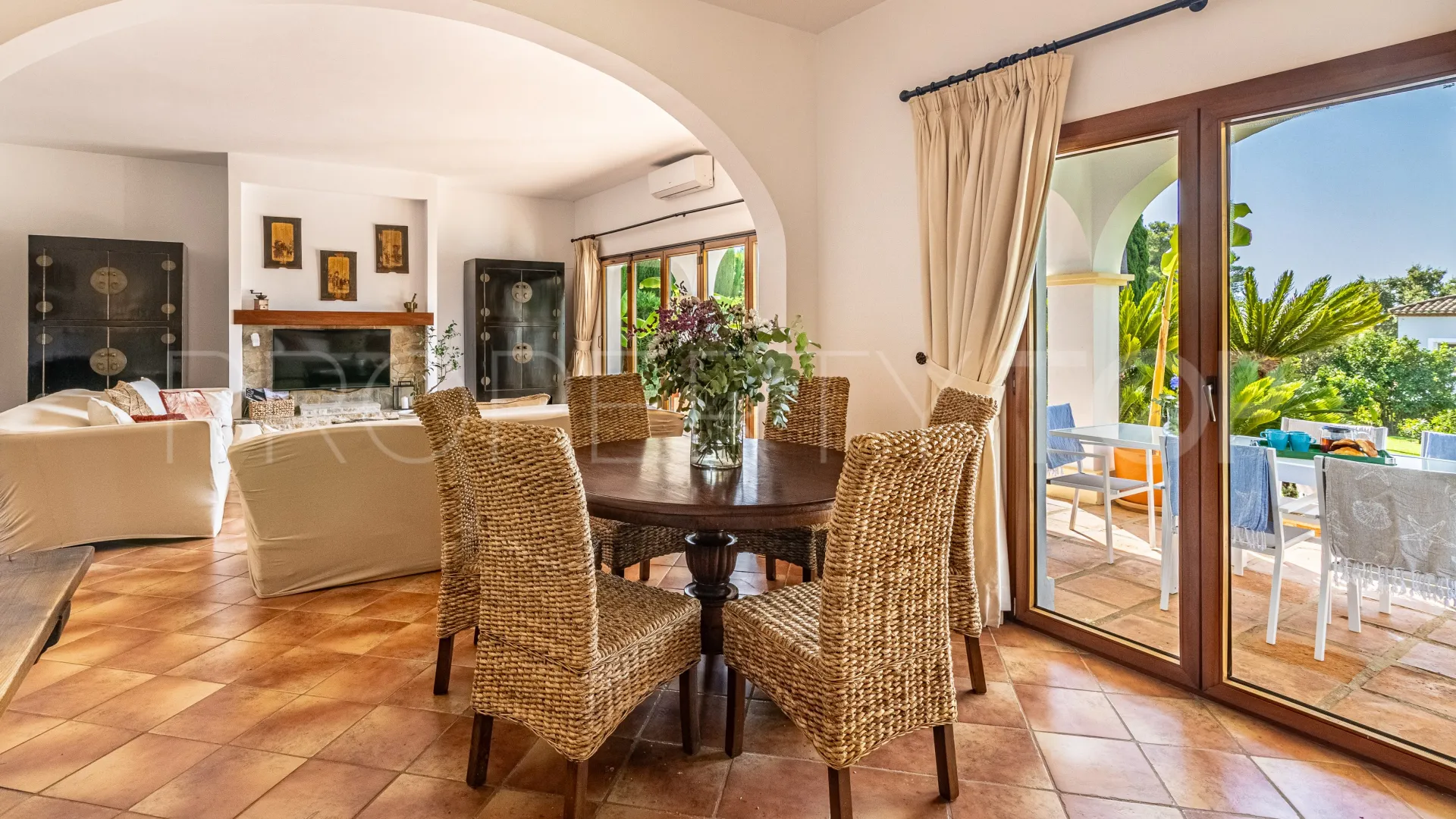 Buy villa in Sotogrande Alto
