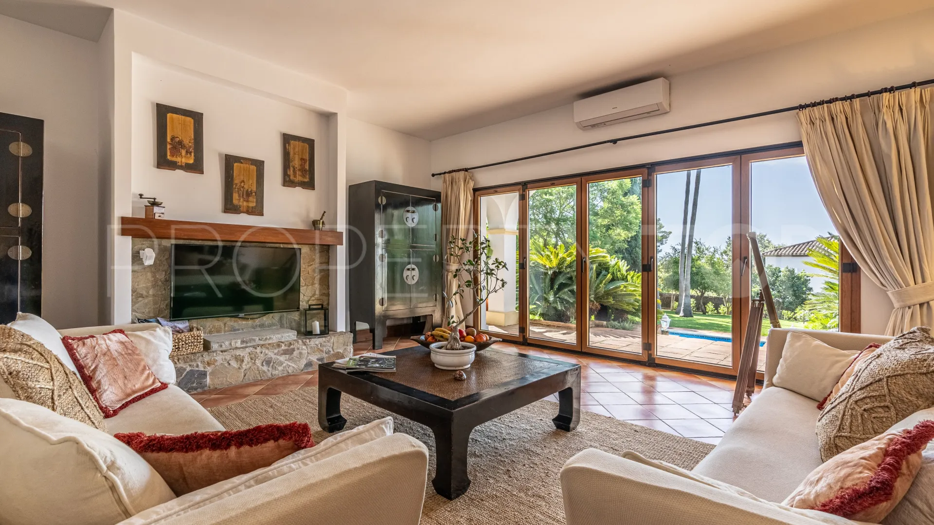 Buy villa in Sotogrande Alto