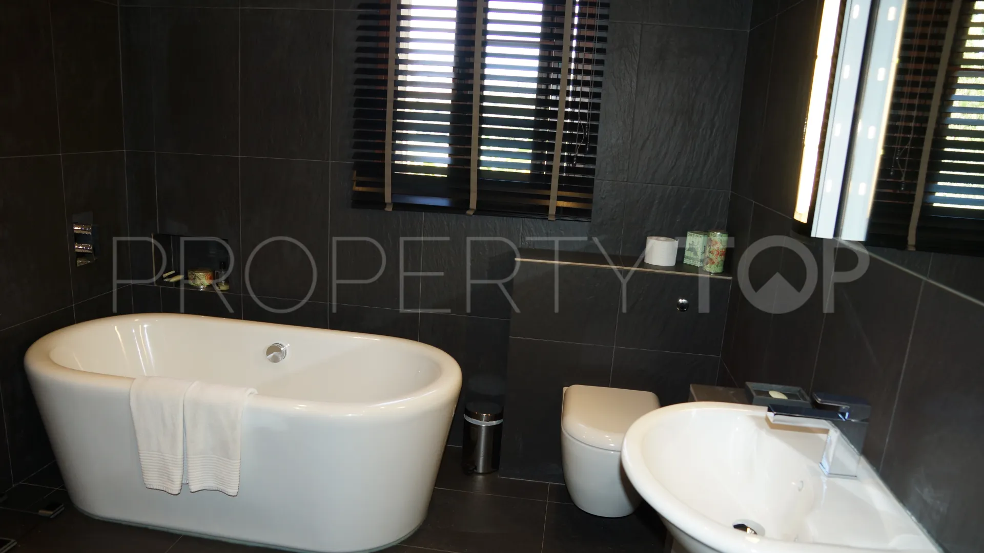 For sale Los Almendros villa with 5 bedrooms