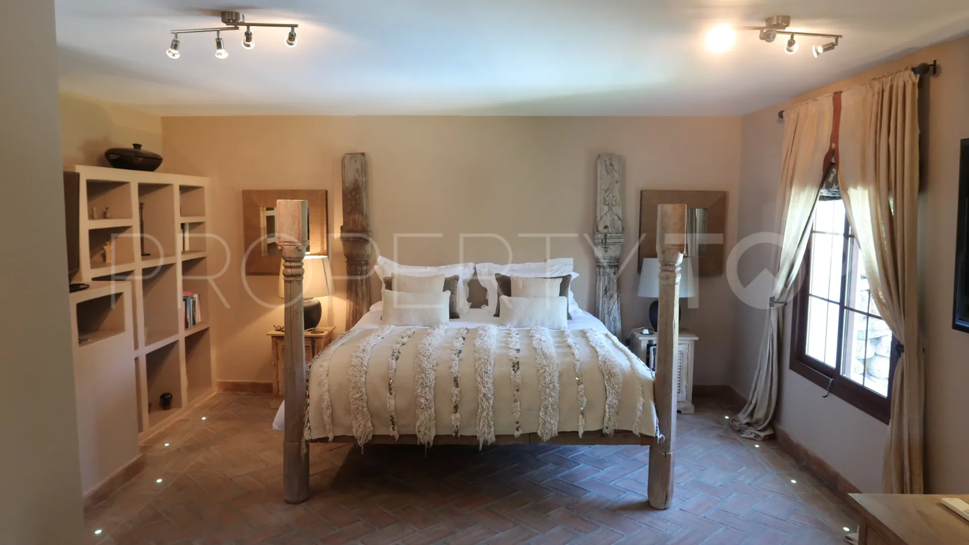 For sale Los Almendros villa with 5 bedrooms