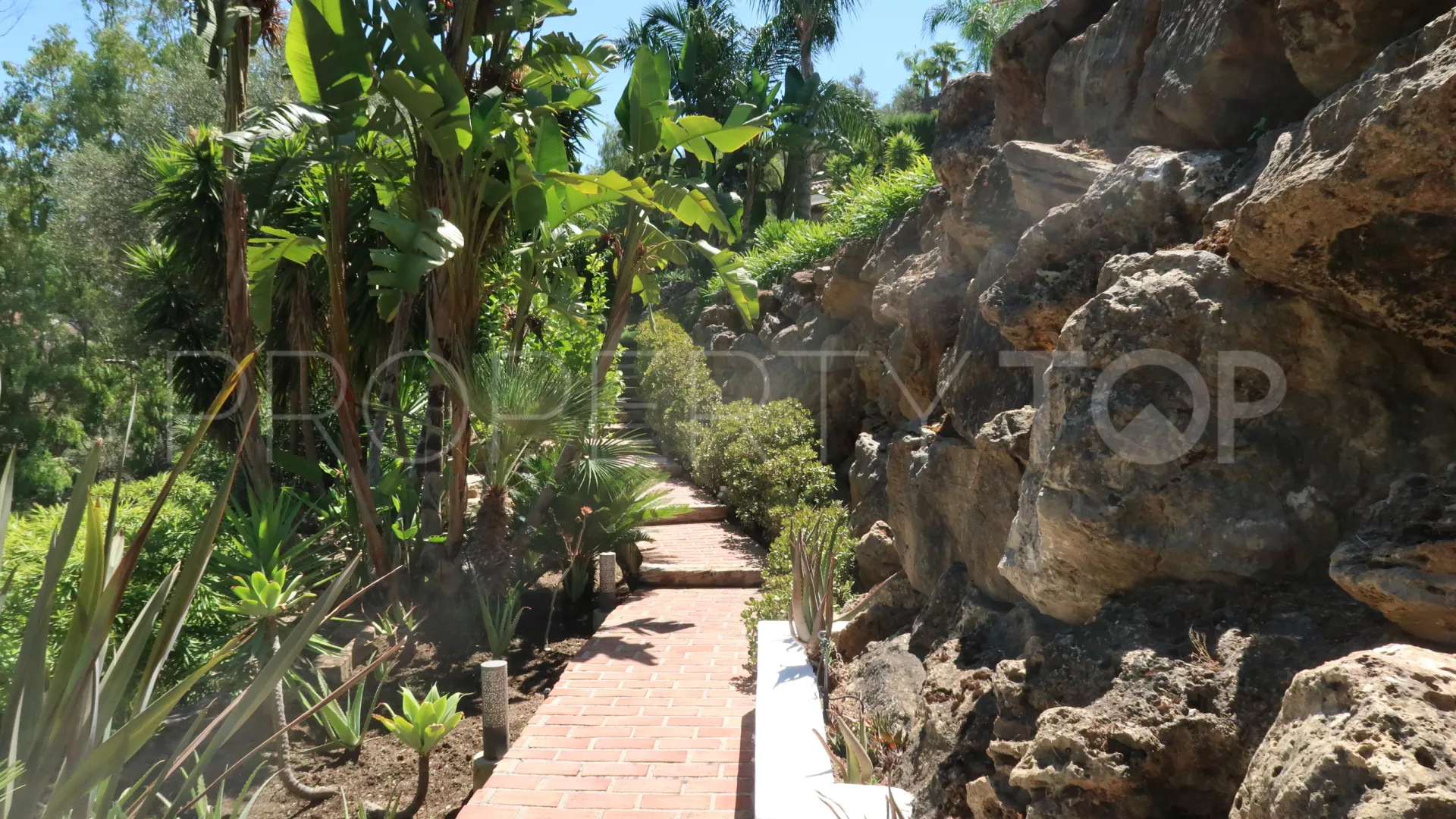 For sale Los Almendros villa with 5 bedrooms