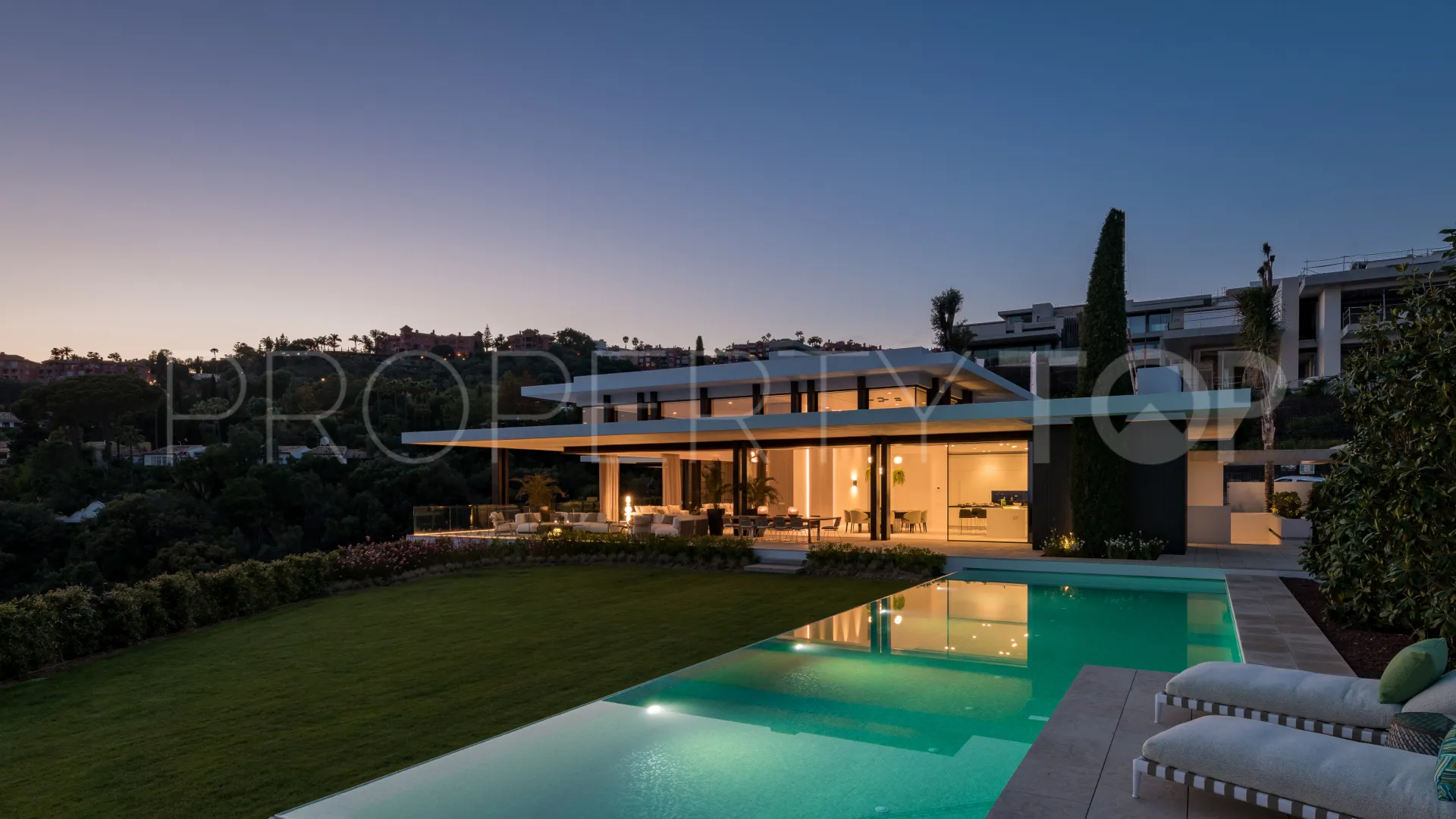 6 bedrooms villa for sale in El Herrojo