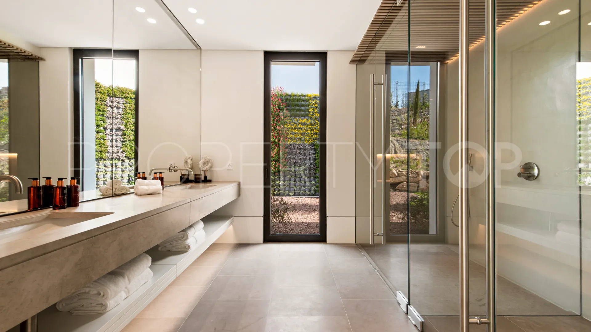 6 bedrooms villa for sale in El Herrojo