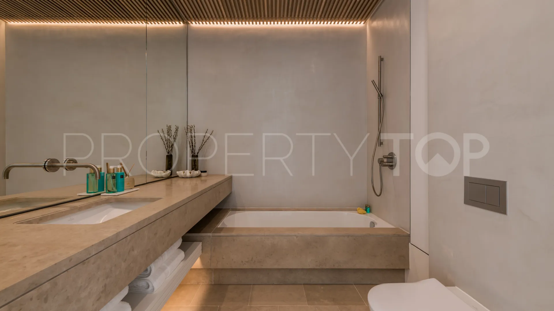 6 bedrooms villa for sale in El Herrojo