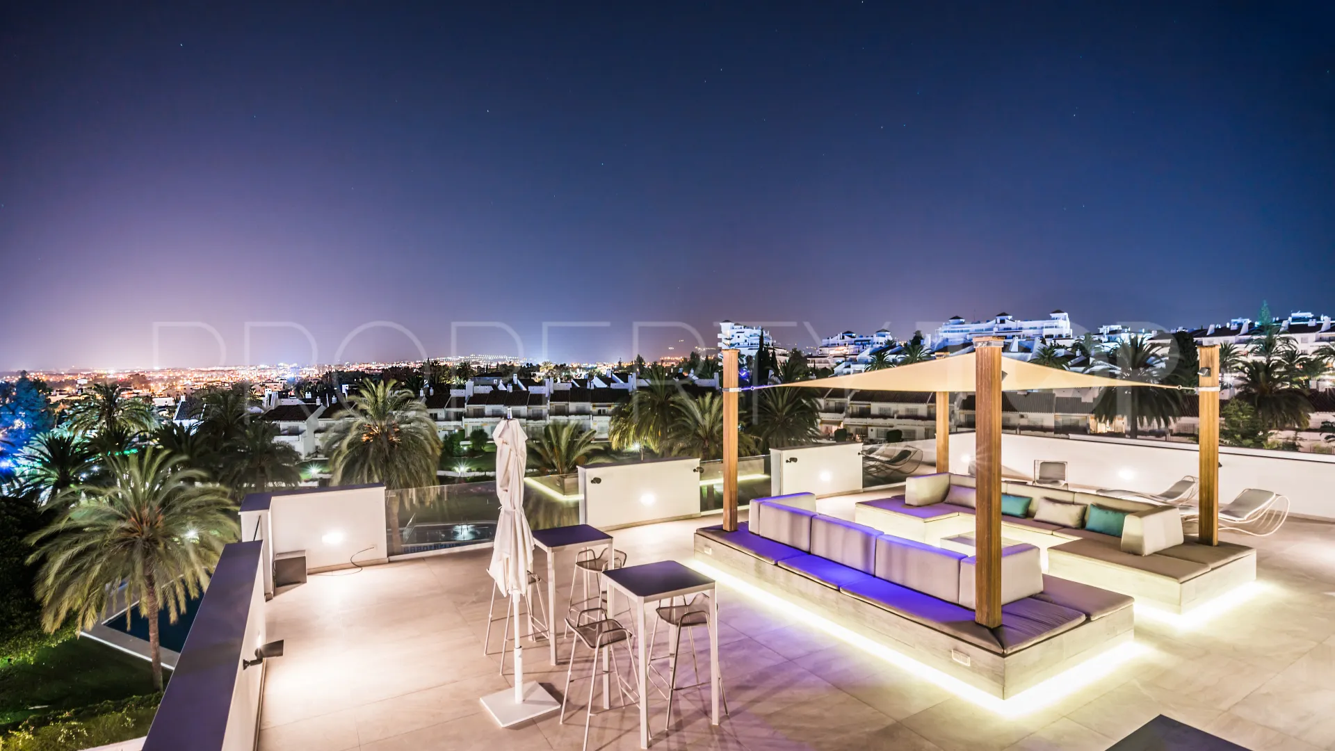 Villa en venta de 9 dormitorios en Nueva Andalucia