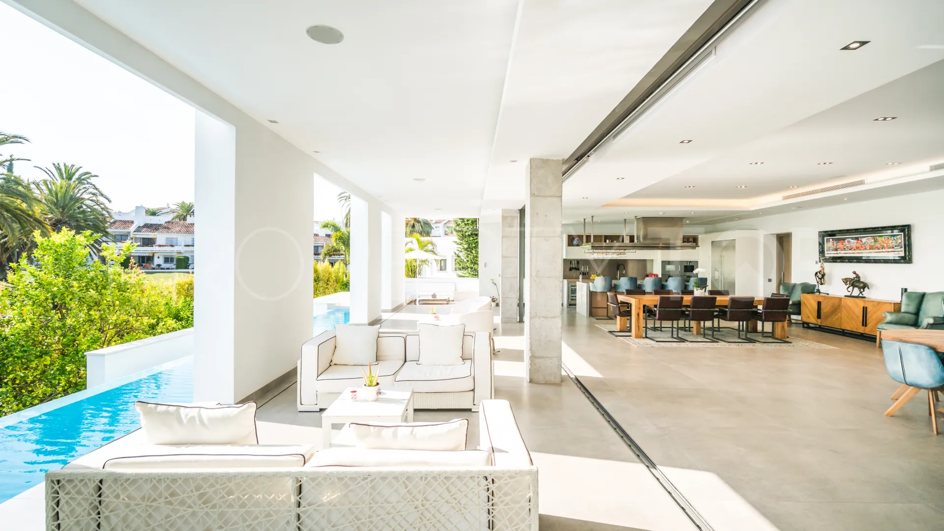 Villa en venta de 9 dormitorios en Nueva Andalucia