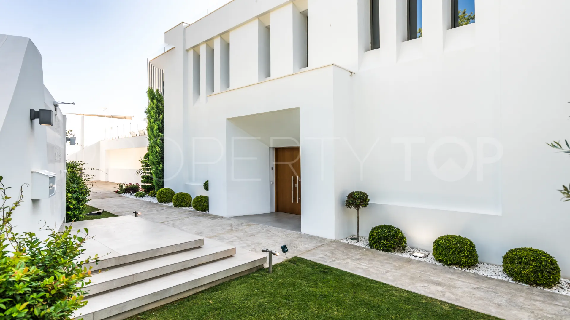 Villa en venta de 9 dormitorios en Nueva Andalucia