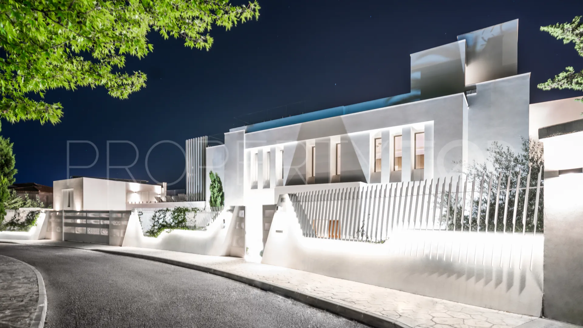 Villa en venta de 9 dormitorios en Nueva Andalucia