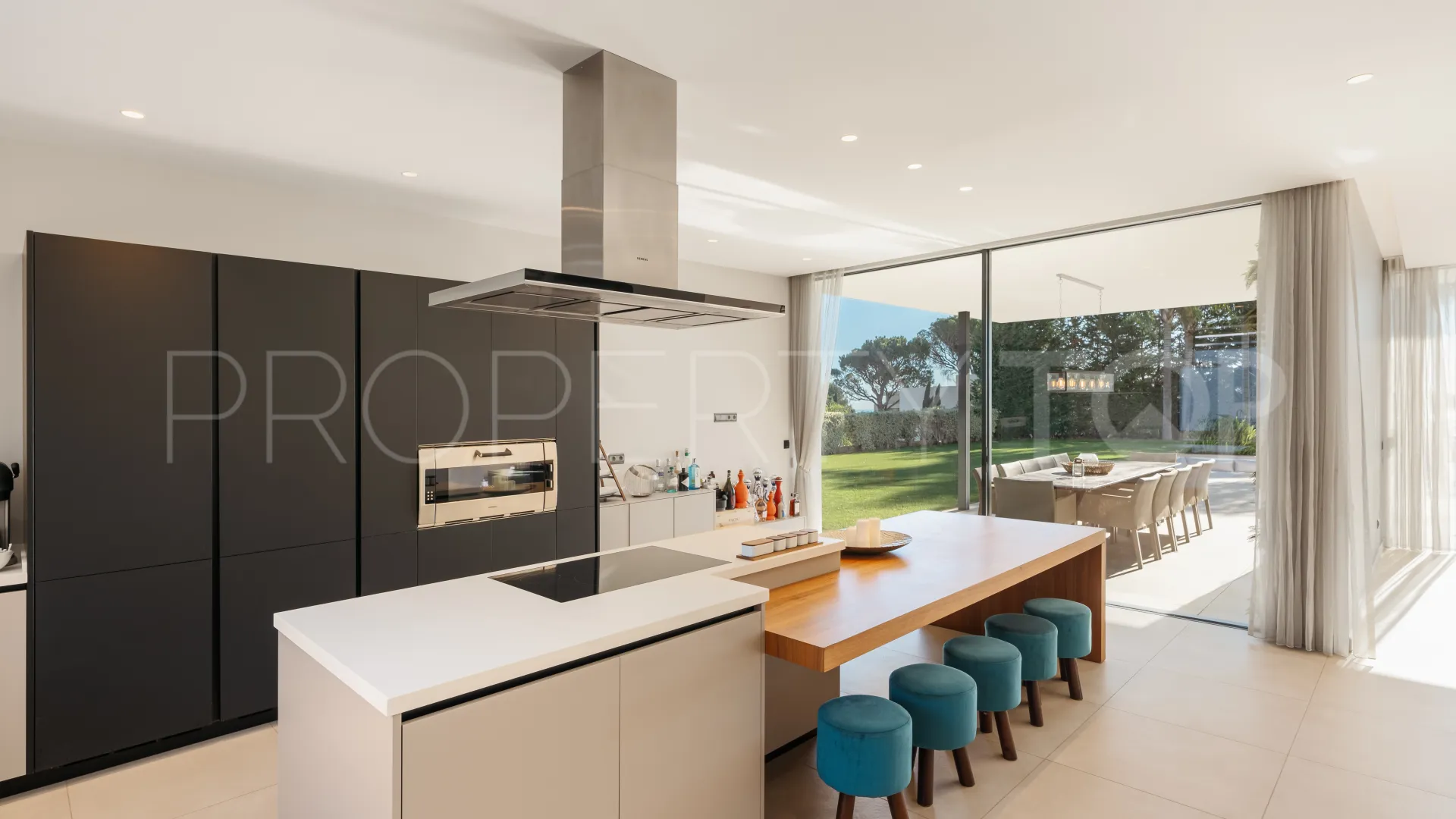 Villa in El Madroñal for sale