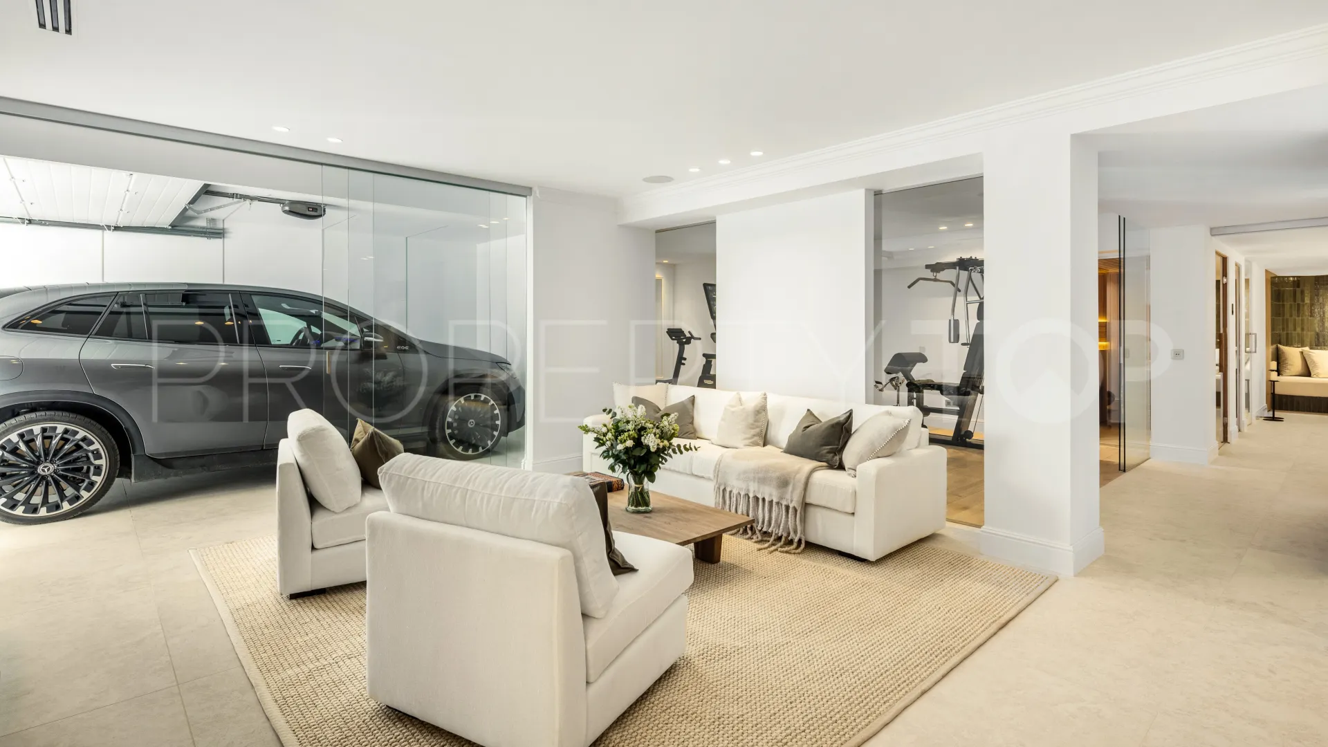 Buy Nueva Andalucia 5 bedrooms villa