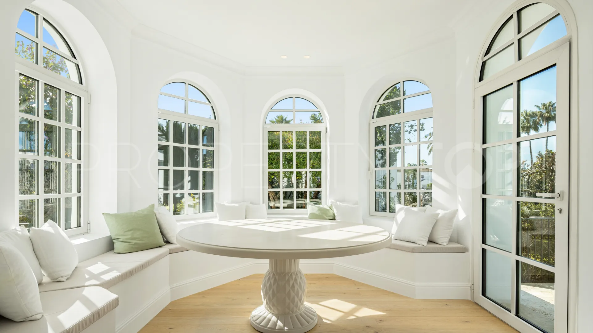 Buy Nueva Andalucia 5 bedrooms villa