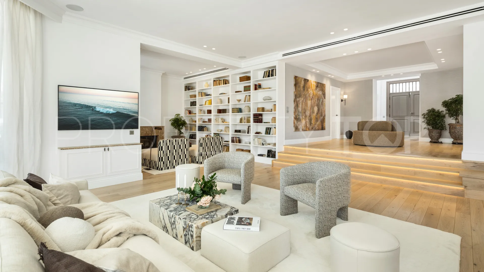 Buy Nueva Andalucia 5 bedrooms villa