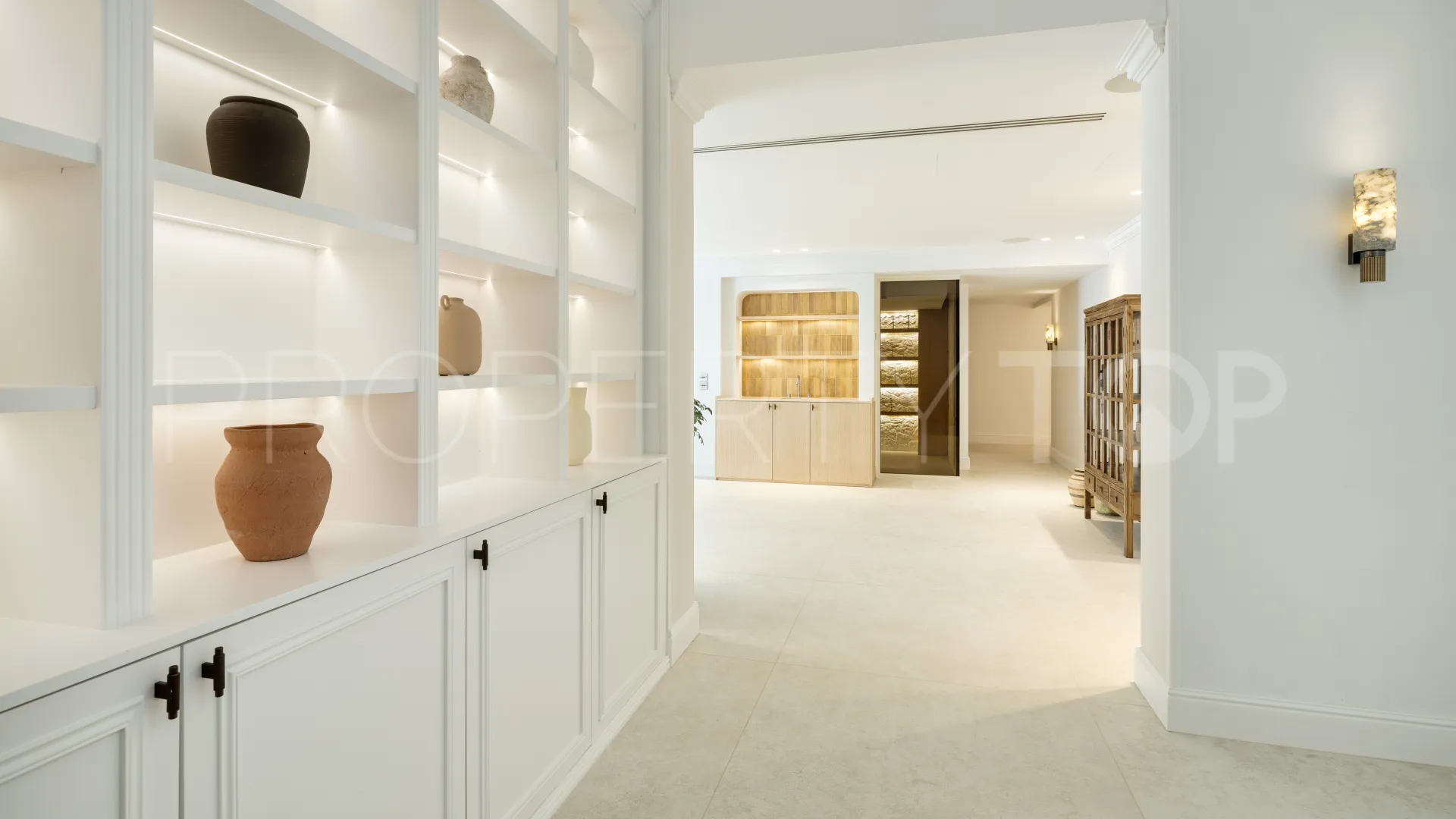 Buy Nueva Andalucia 5 bedrooms villa