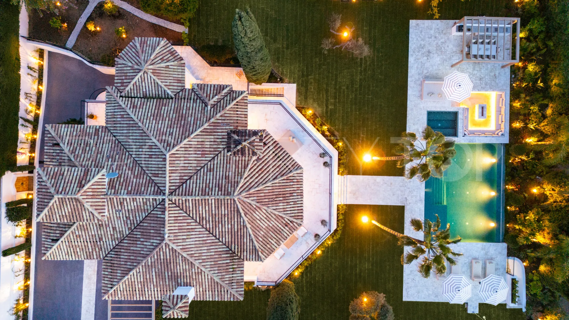 Buy Nueva Andalucia 5 bedrooms villa