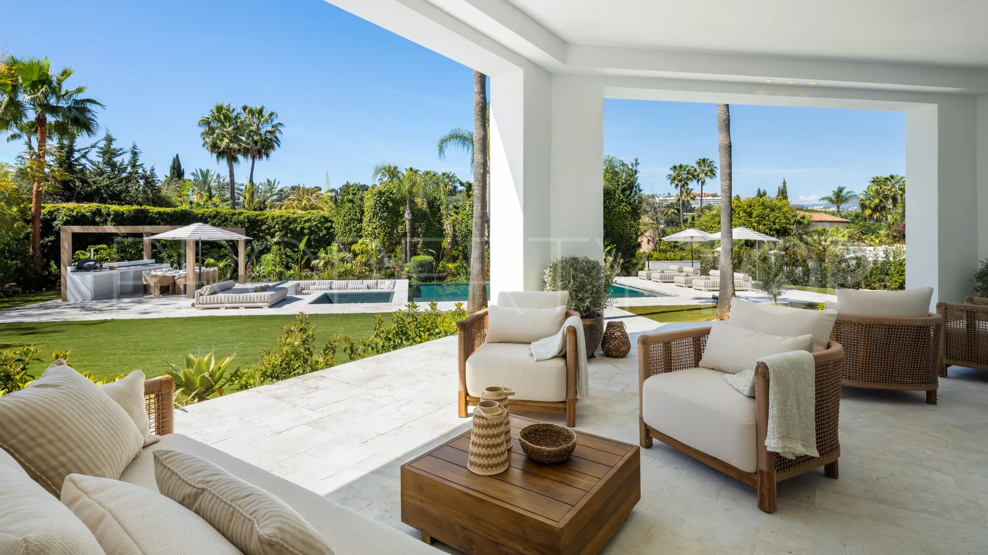 Buy Nueva Andalucia 5 bedrooms villa