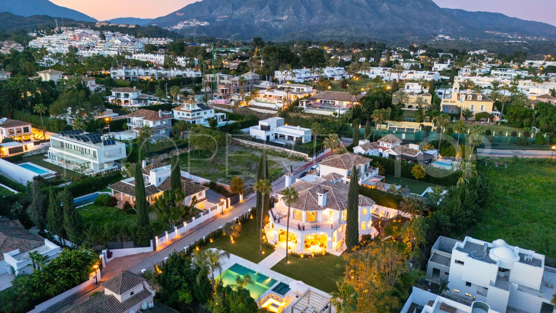 Buy Nueva Andalucia 5 bedrooms villa