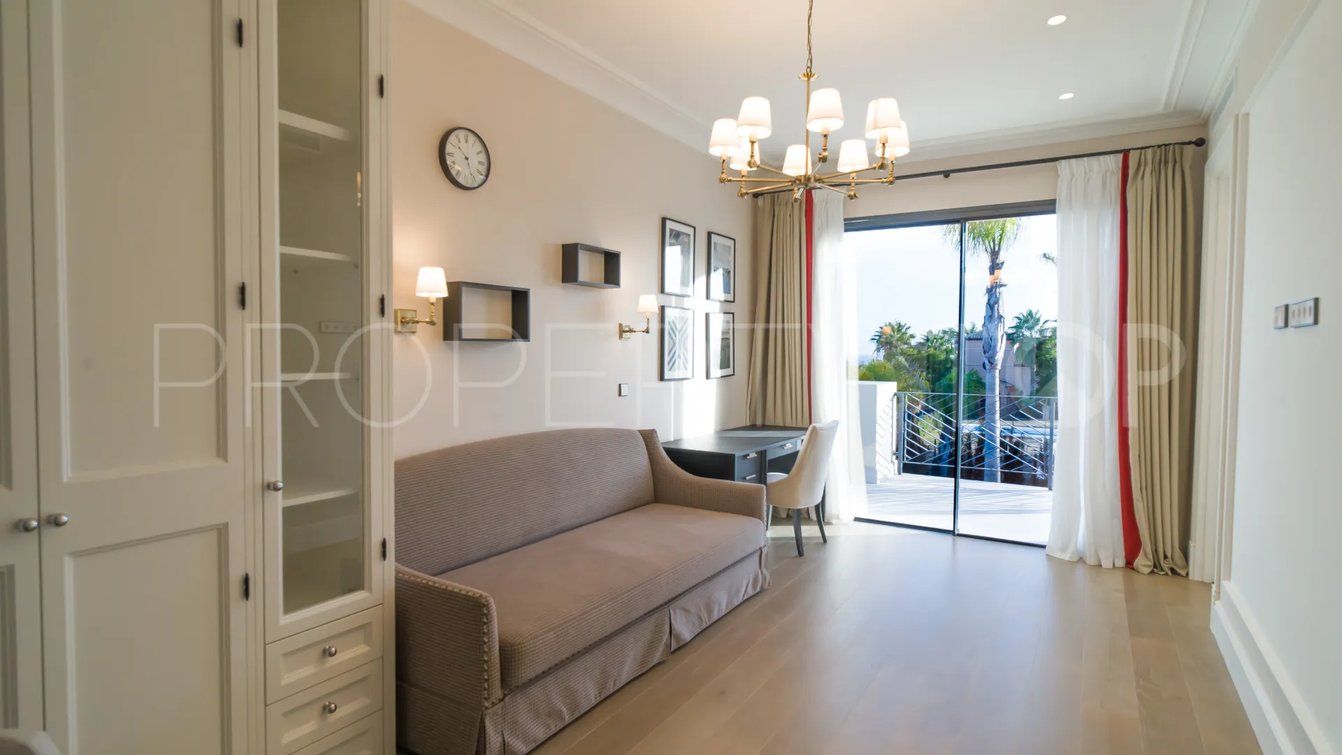 Buy villa with 6 bedrooms in Los Flamingos