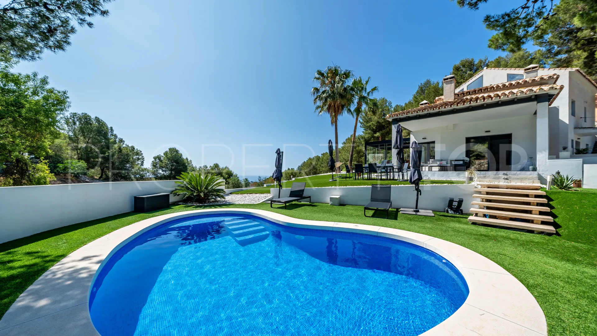 Comprar villa en Pinares de San Antón de 4 dormitorios