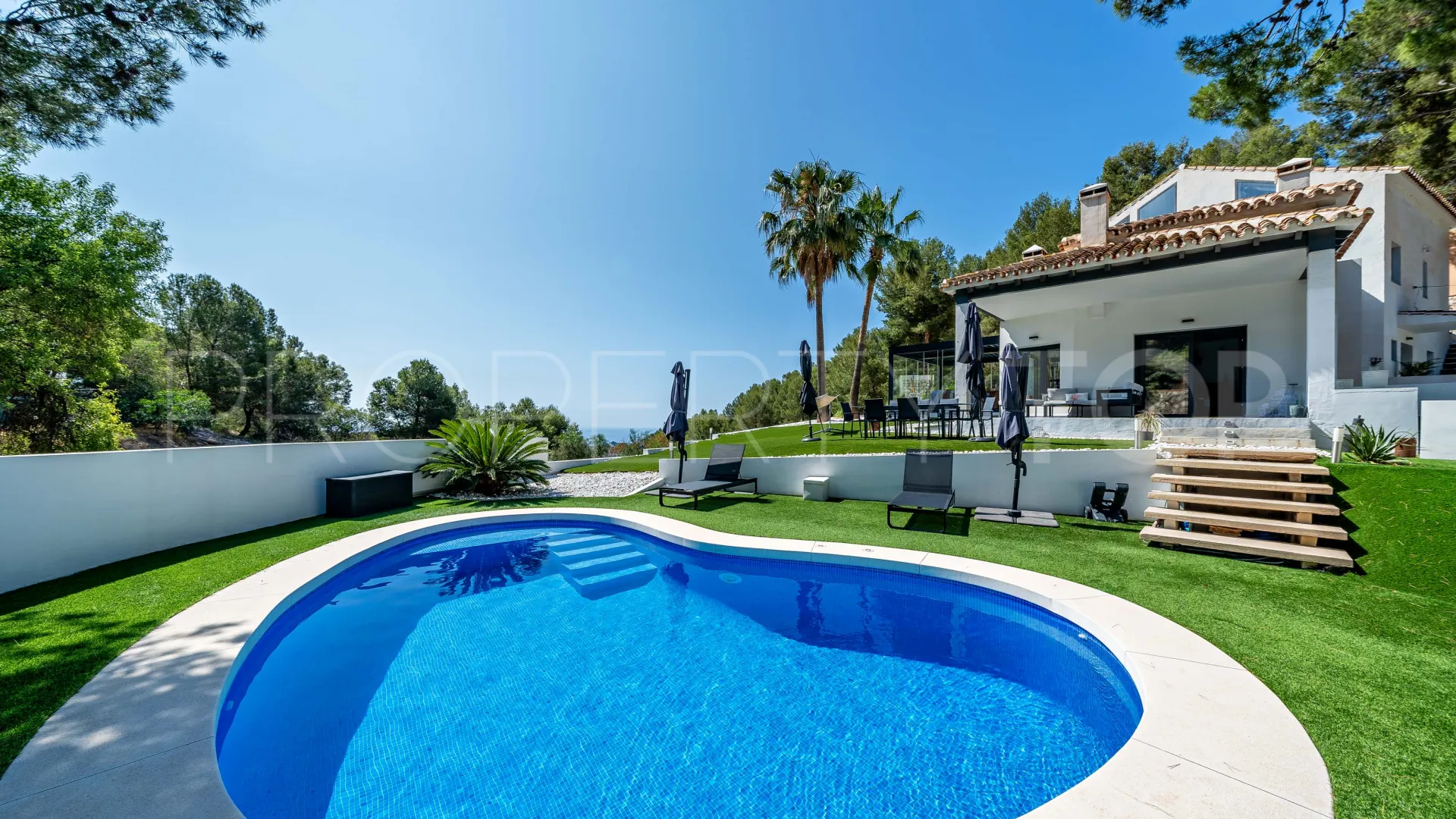 Comprar villa en Pinares de San Antón de 4 dormitorios