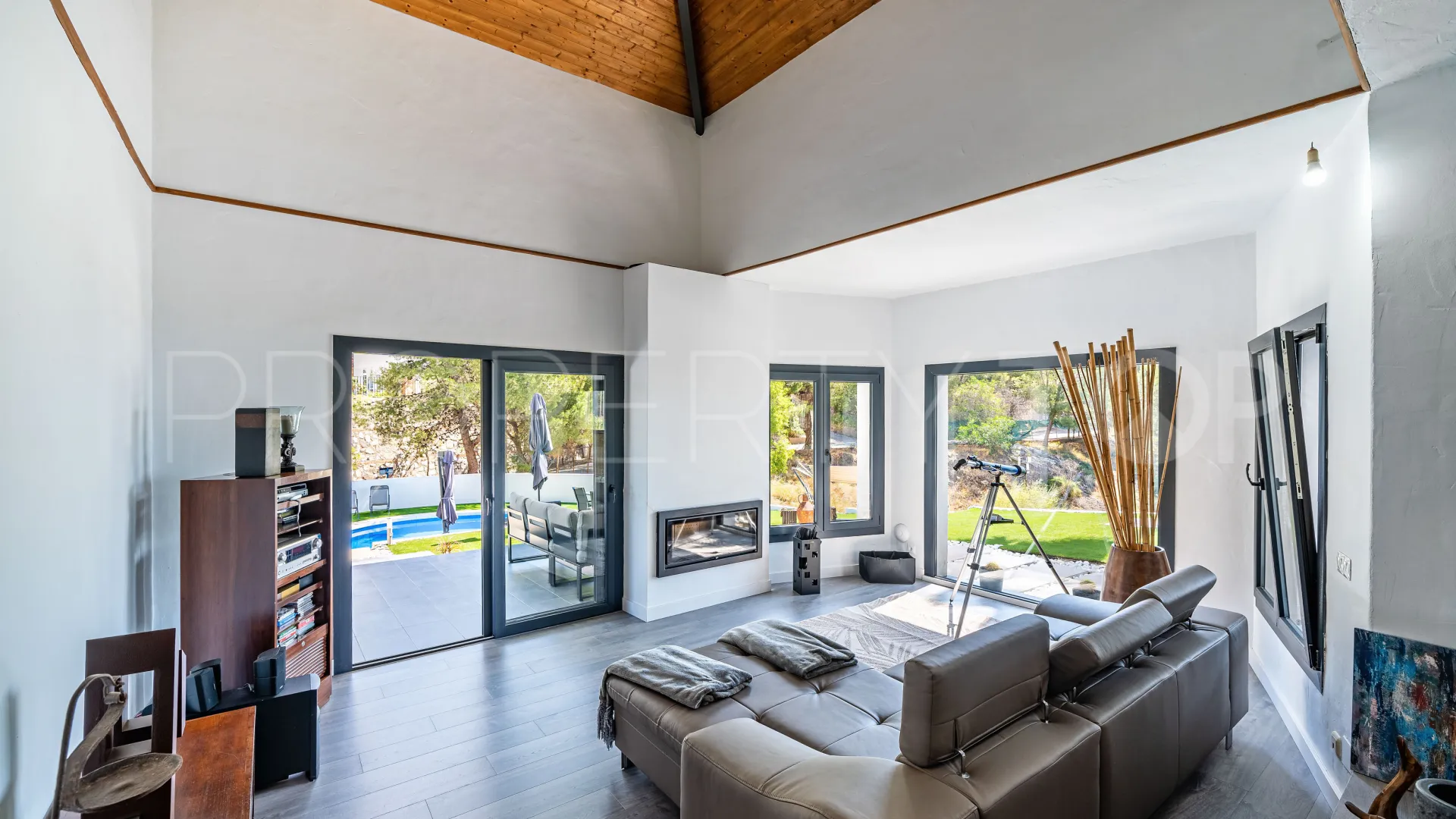 Comprar villa en Pinares de San Antón de 4 dormitorios