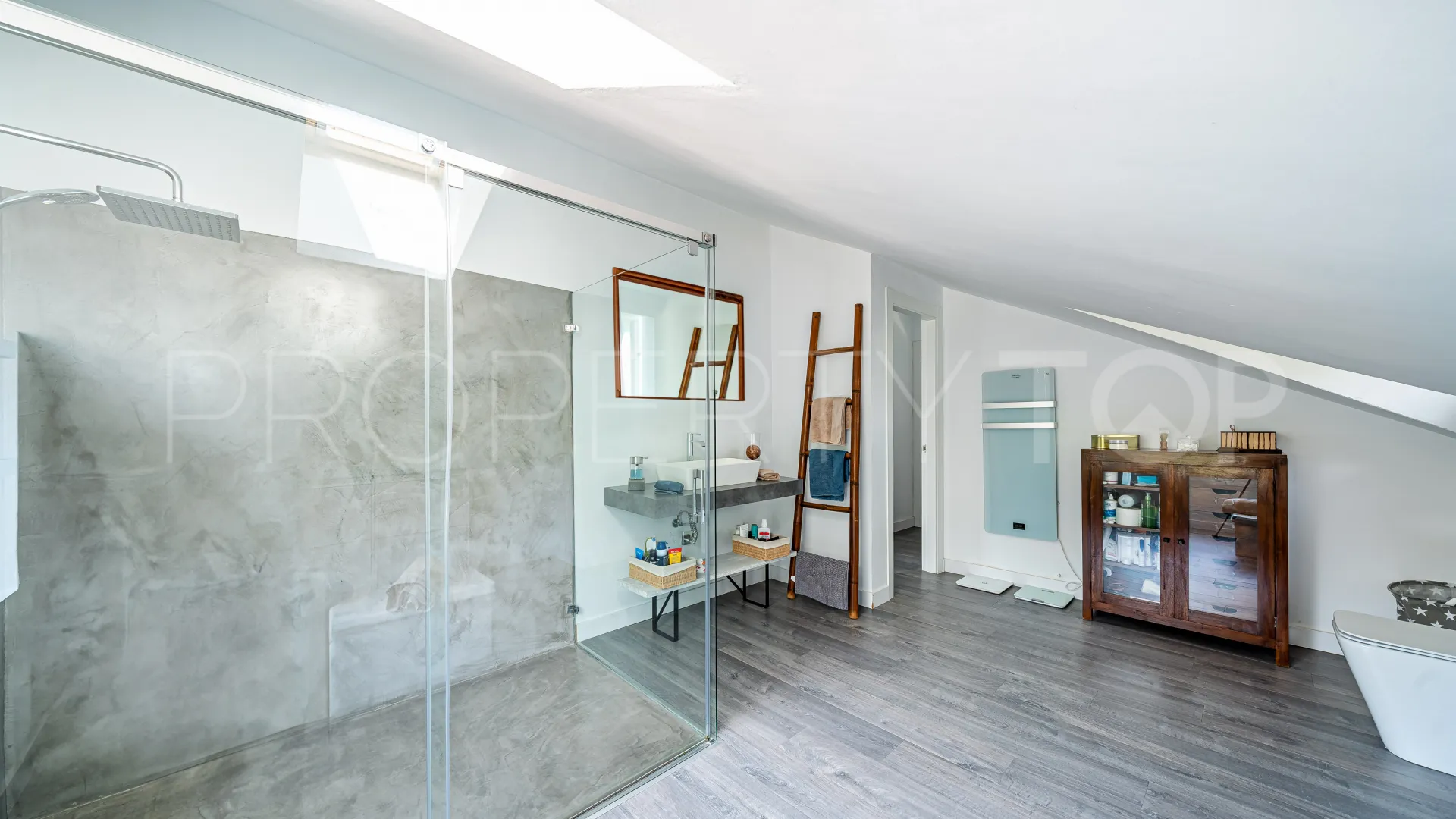 Comprar villa en Pinares de San Antón de 4 dormitorios