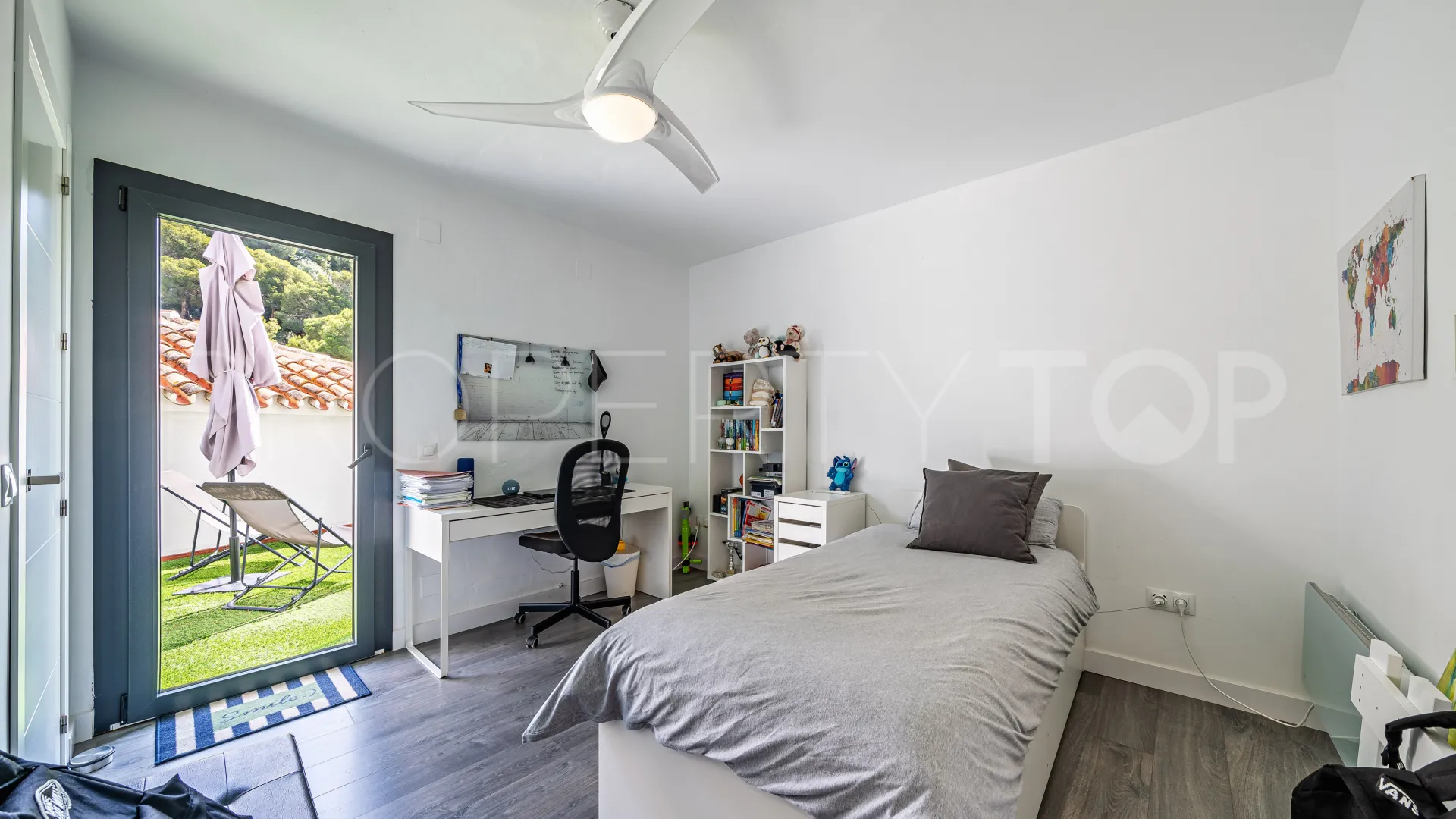 Comprar villa en Pinares de San Antón de 4 dormitorios