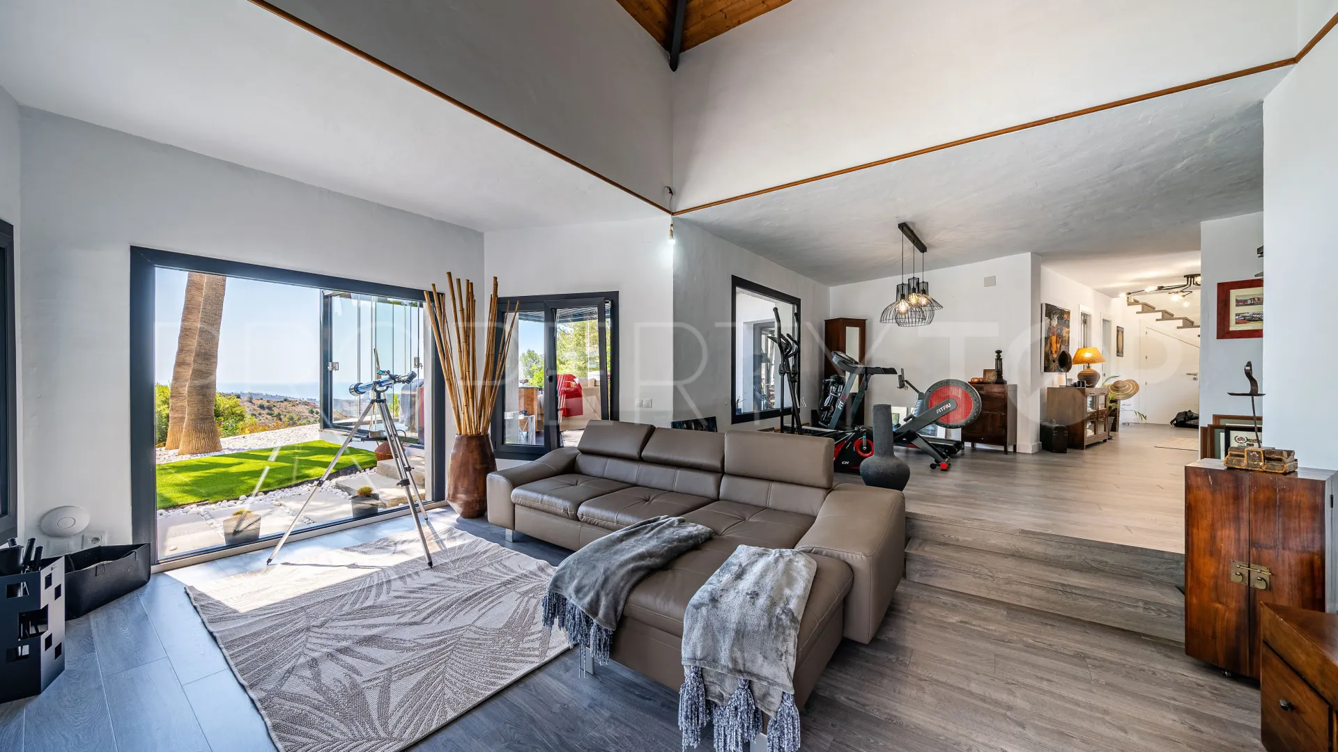 Comprar villa en Pinares de San Antón de 4 dormitorios