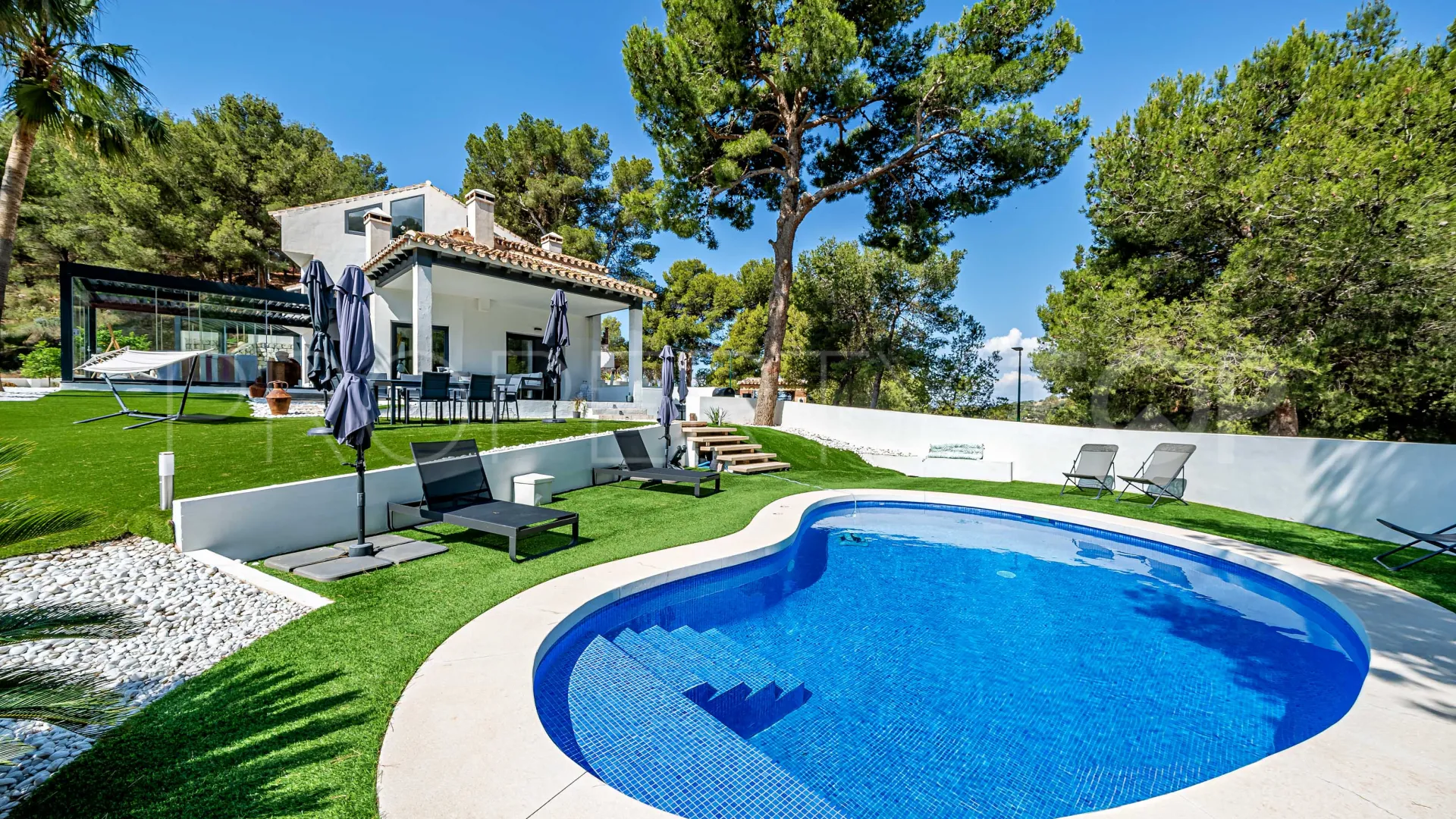 Comprar villa en Pinares de San Antón de 4 dormitorios