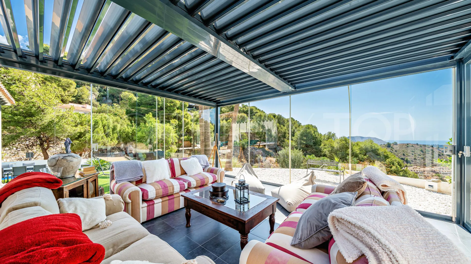Comprar villa en Pinares de San Antón de 4 dormitorios
