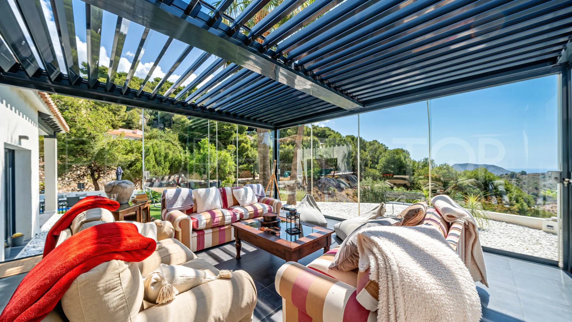 Comprar villa en Pinares de San Antón de 4 dormitorios