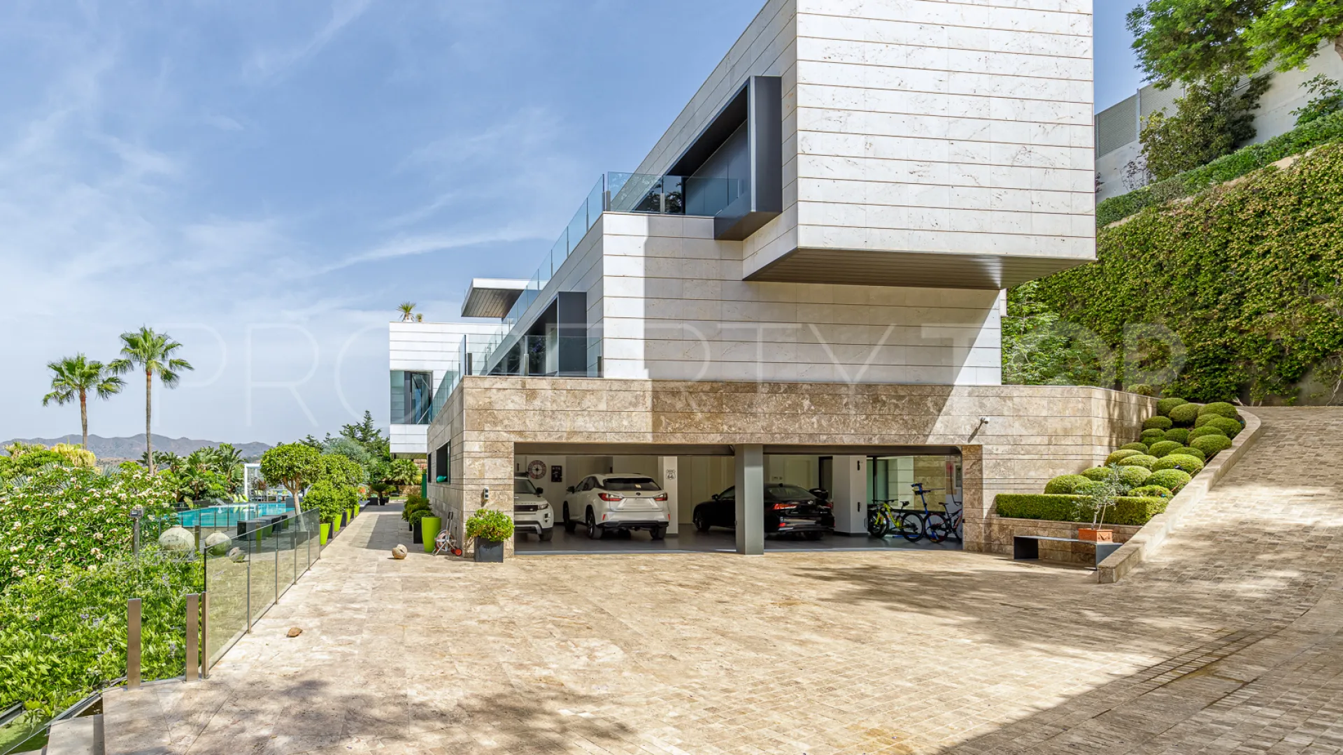Villa con 8 dormitorios en venta en Malaga - Este