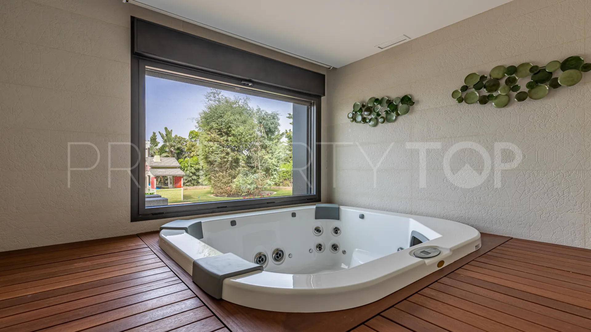 Villa con 8 dormitorios en venta en Malaga - Este
