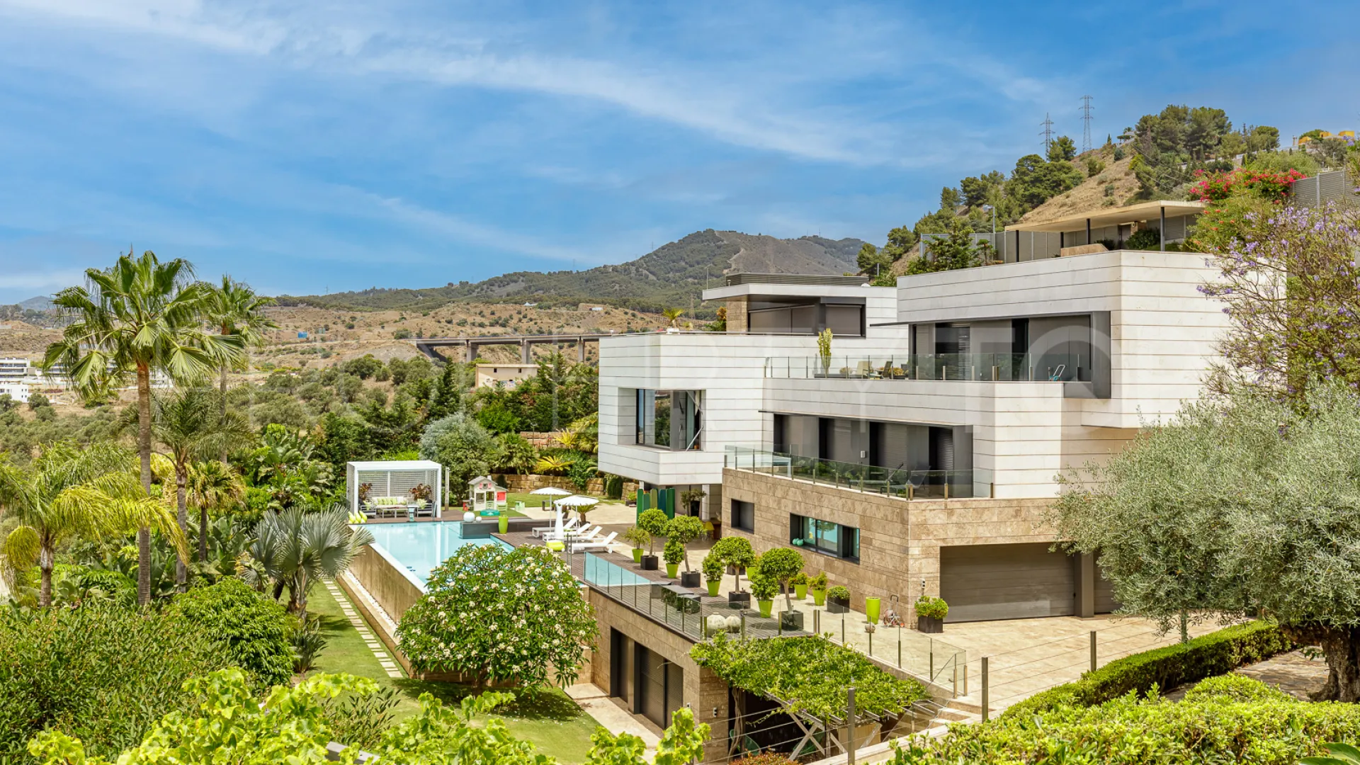 Villa con 8 dormitorios en venta en Malaga - Este