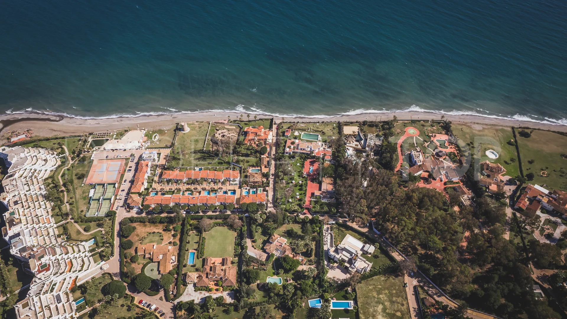 Parcela a la venta en Guadalmina Baja