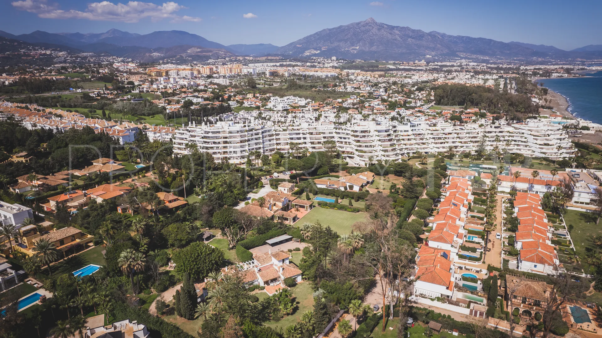 Parcela a la venta en Guadalmina Baja