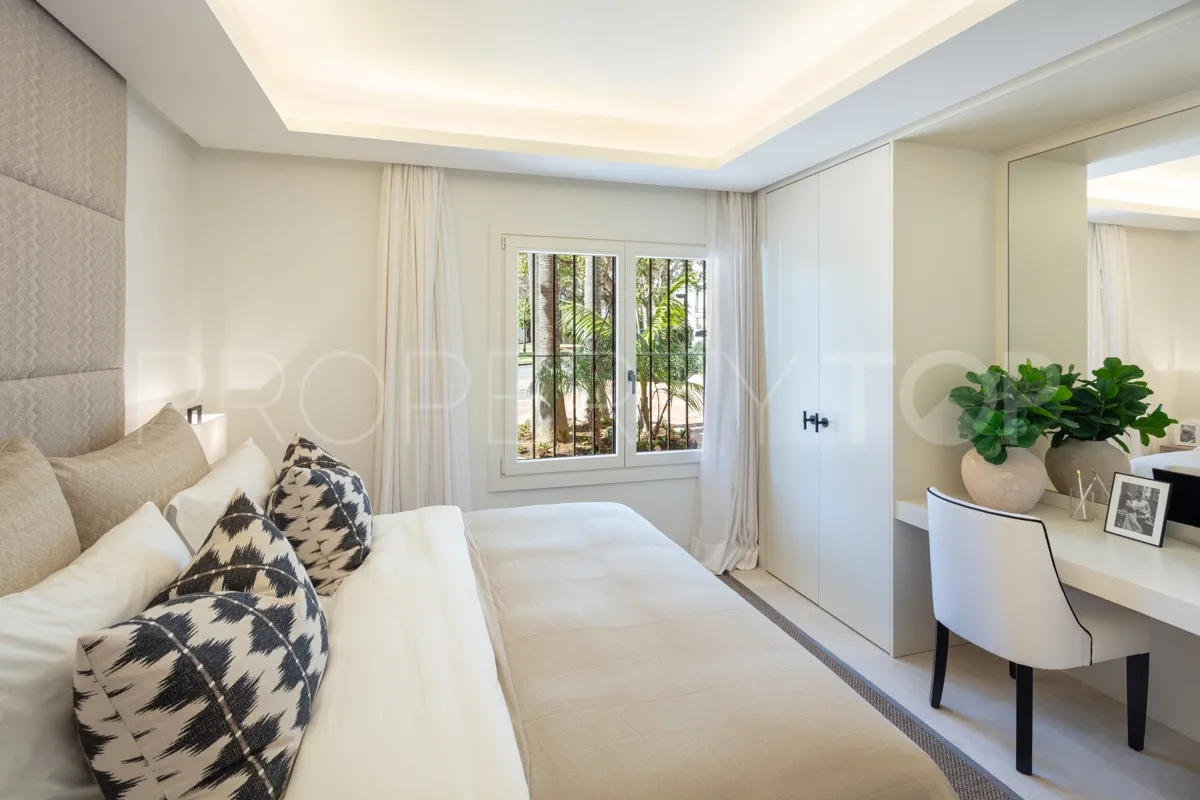 Comprar apartamento de 3 dormitorios en Puente Romano