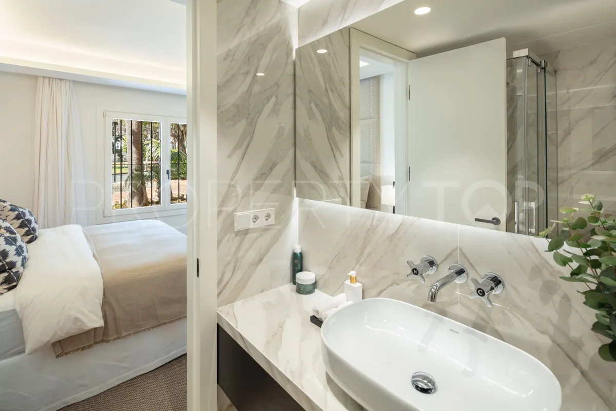 Comprar apartamento de 3 dormitorios en Puente Romano