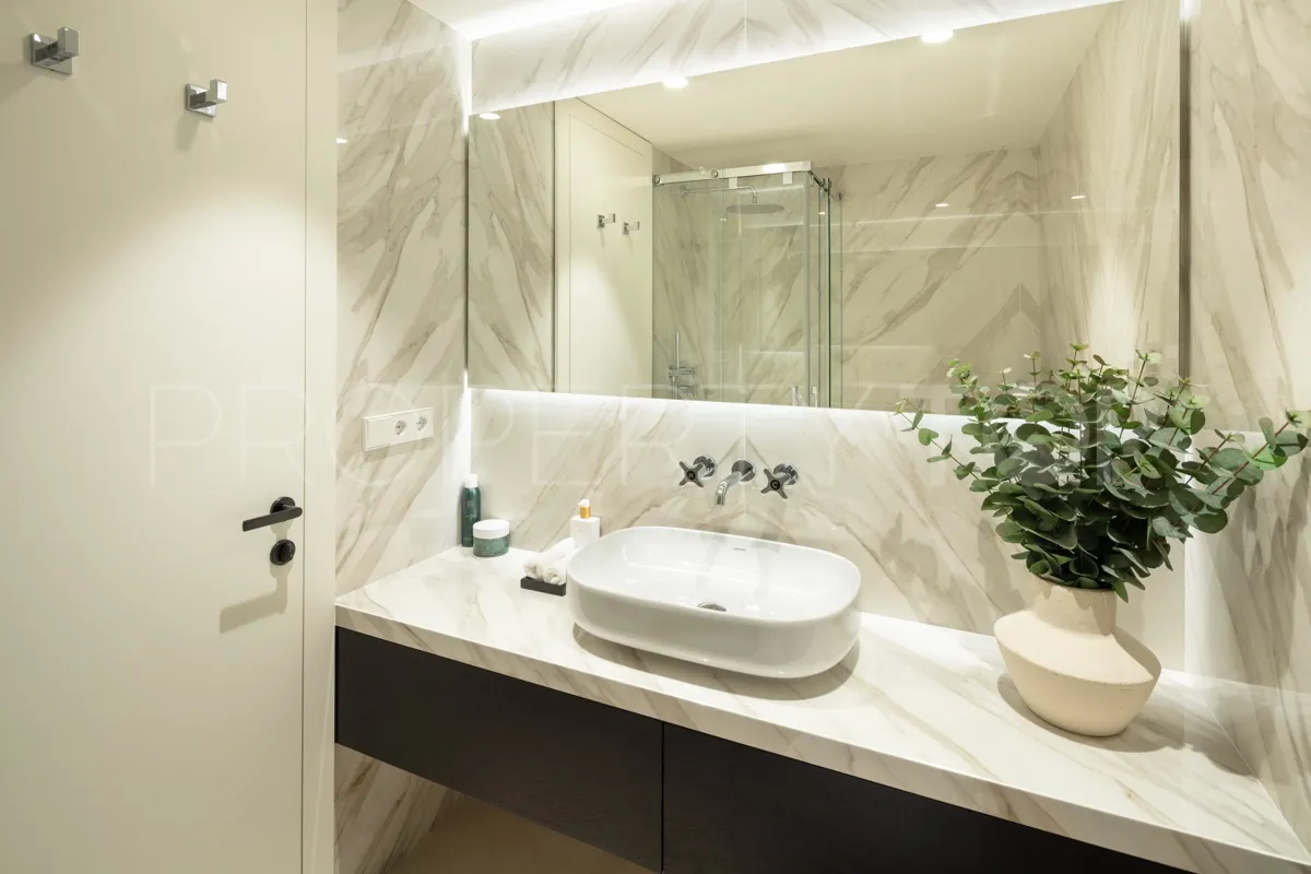 Comprar apartamento de 3 dormitorios en Puente Romano