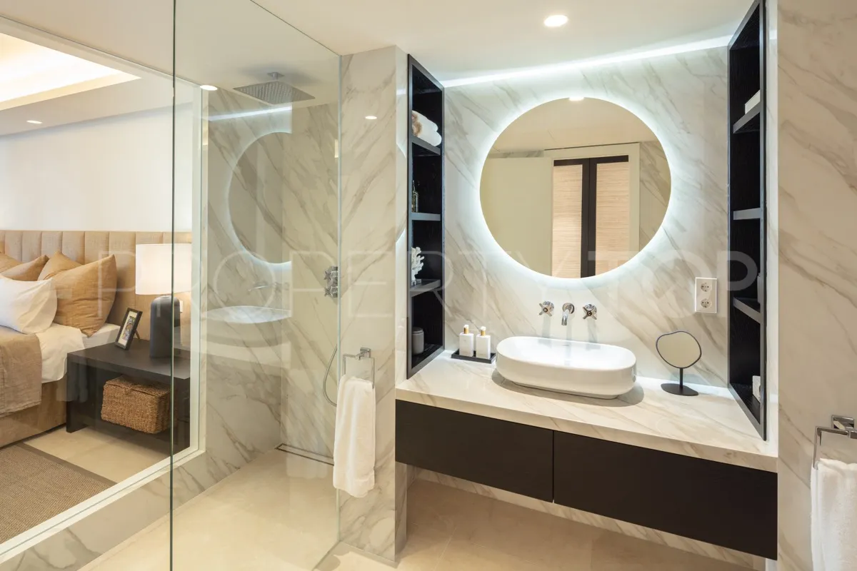Comprar apartamento de 3 dormitorios en Puente Romano