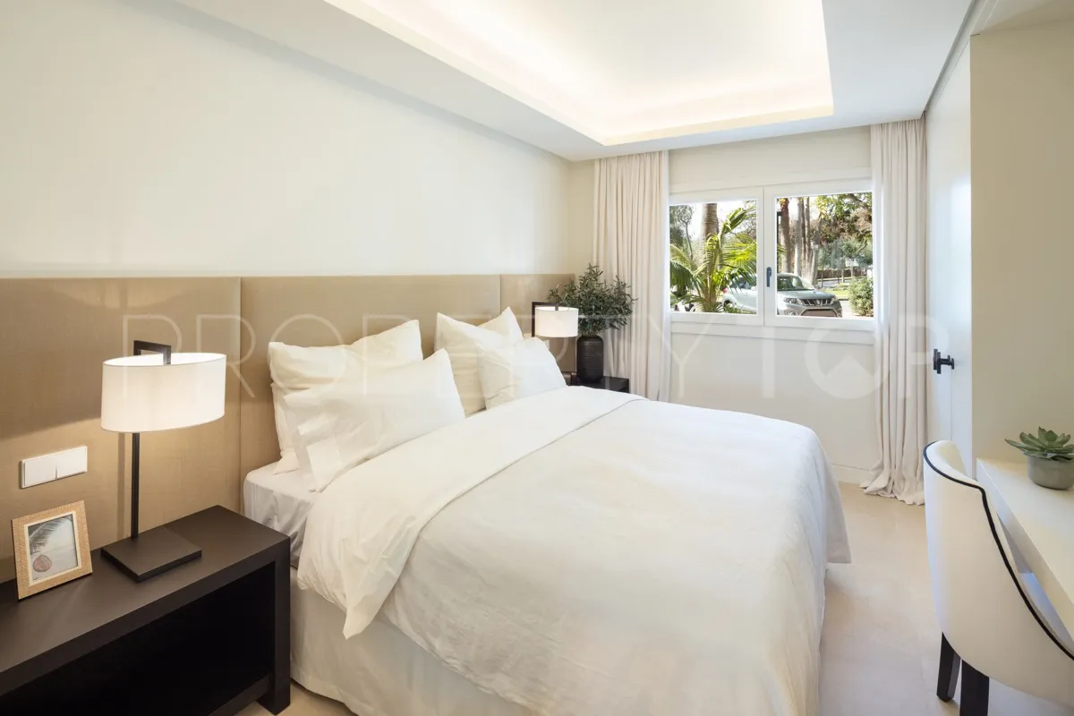 Comprar apartamento de 3 dormitorios en Puente Romano