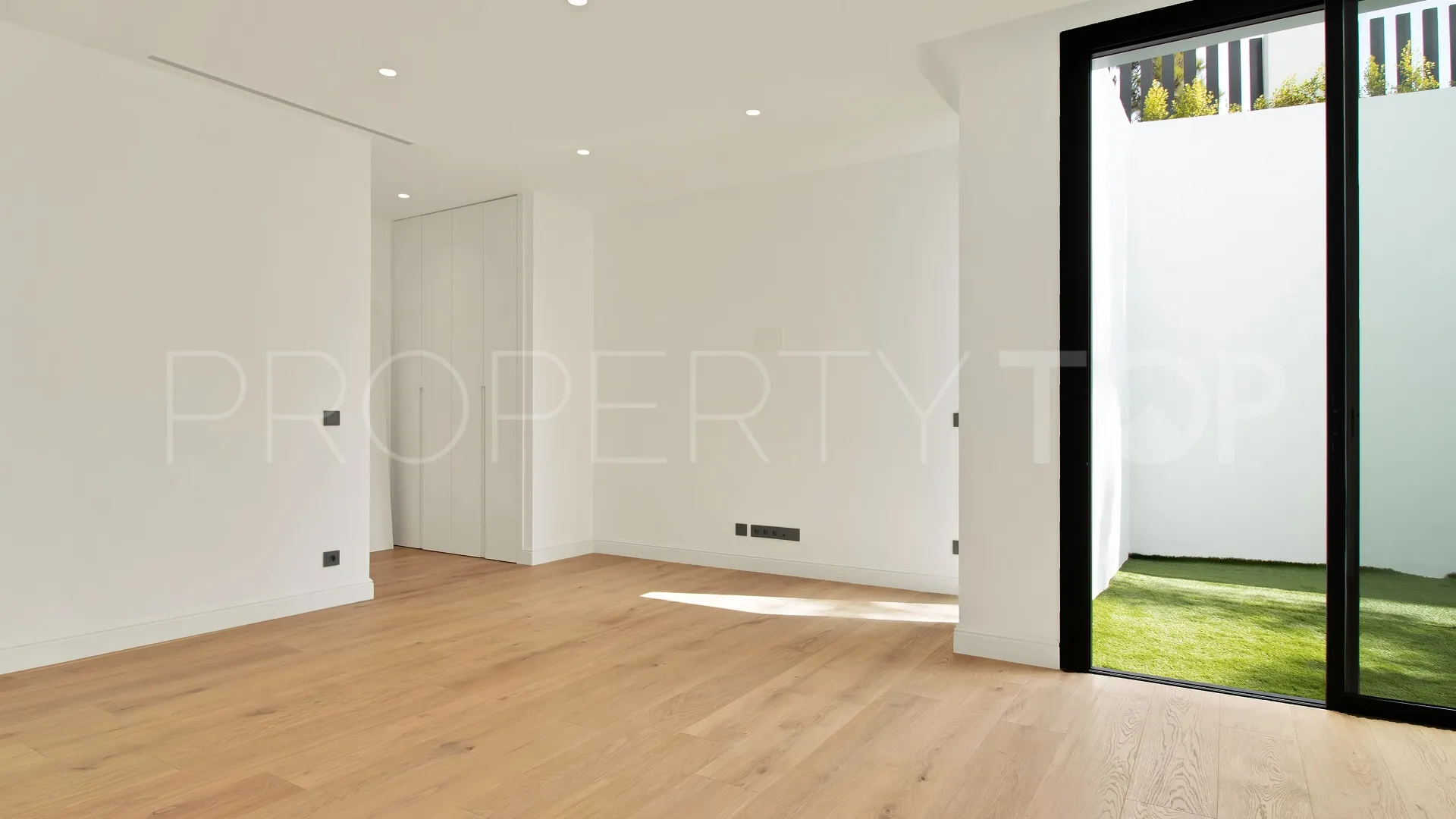 For sale Golden Mile villa