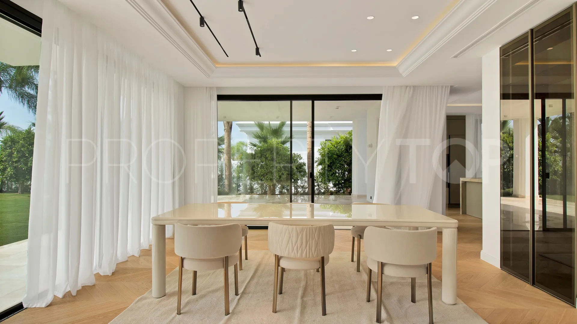 For sale Golden Mile villa