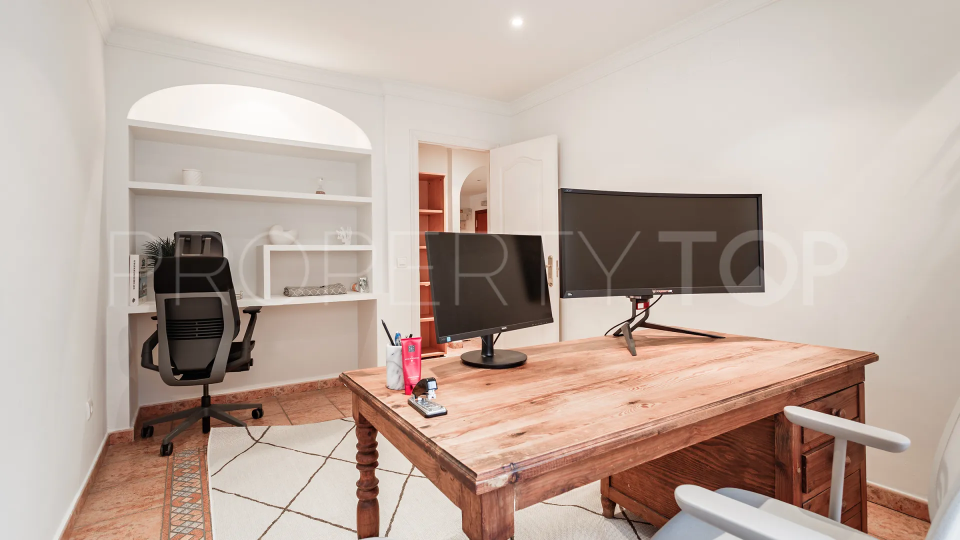 San Pedro de Alcantara 2 bedrooms office for sale