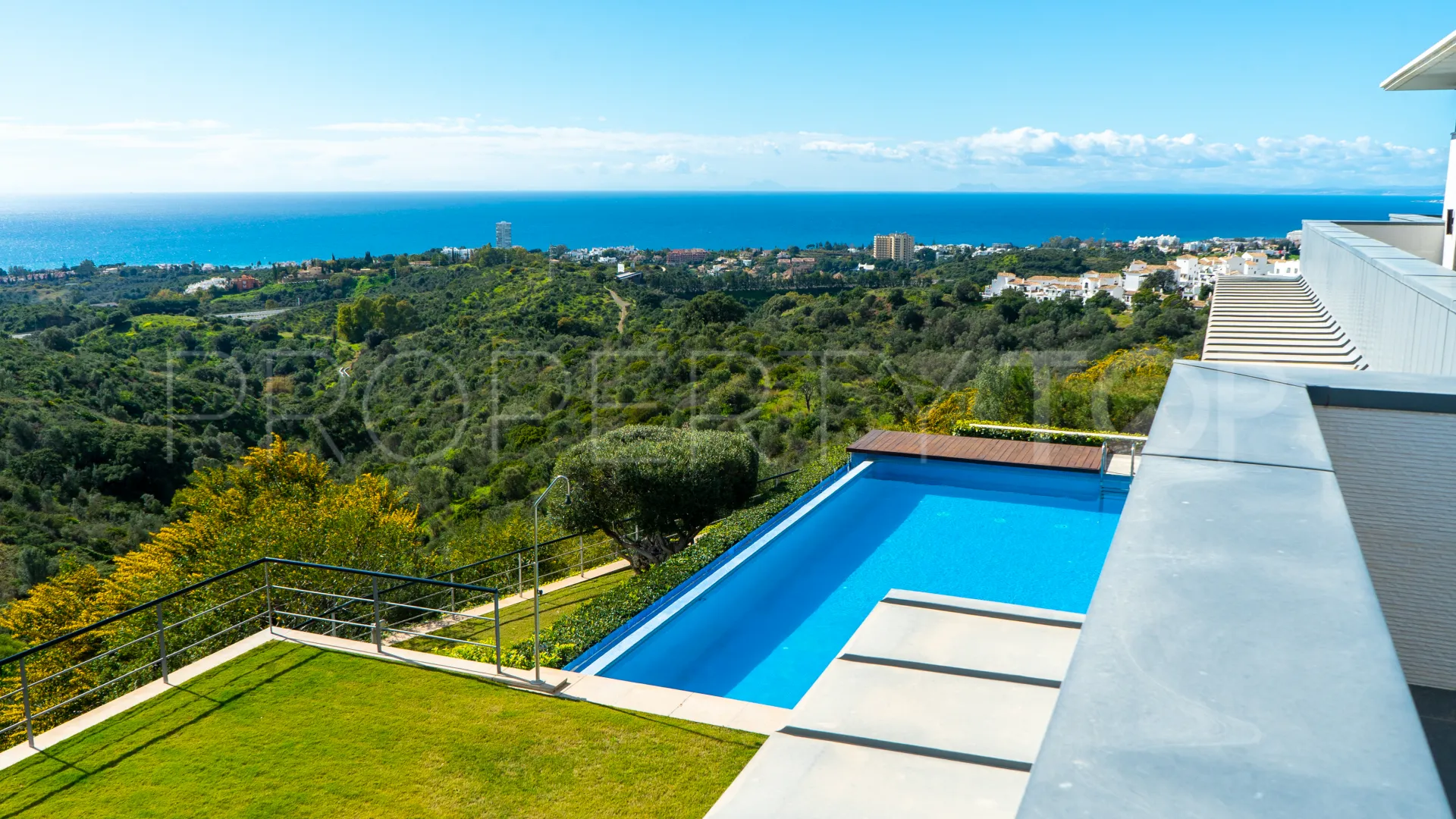 For sale villa in Los Altos de los Monteros