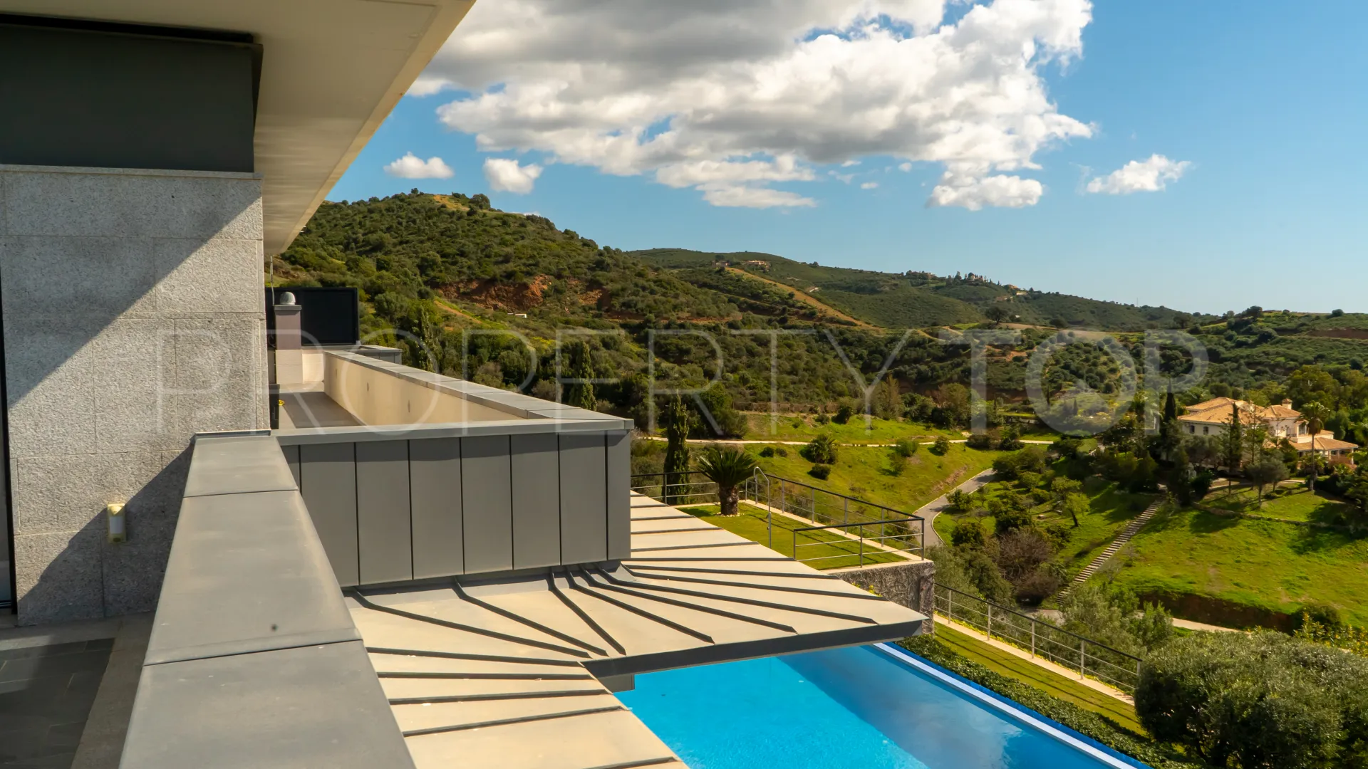 For sale villa in Los Altos de los Monteros