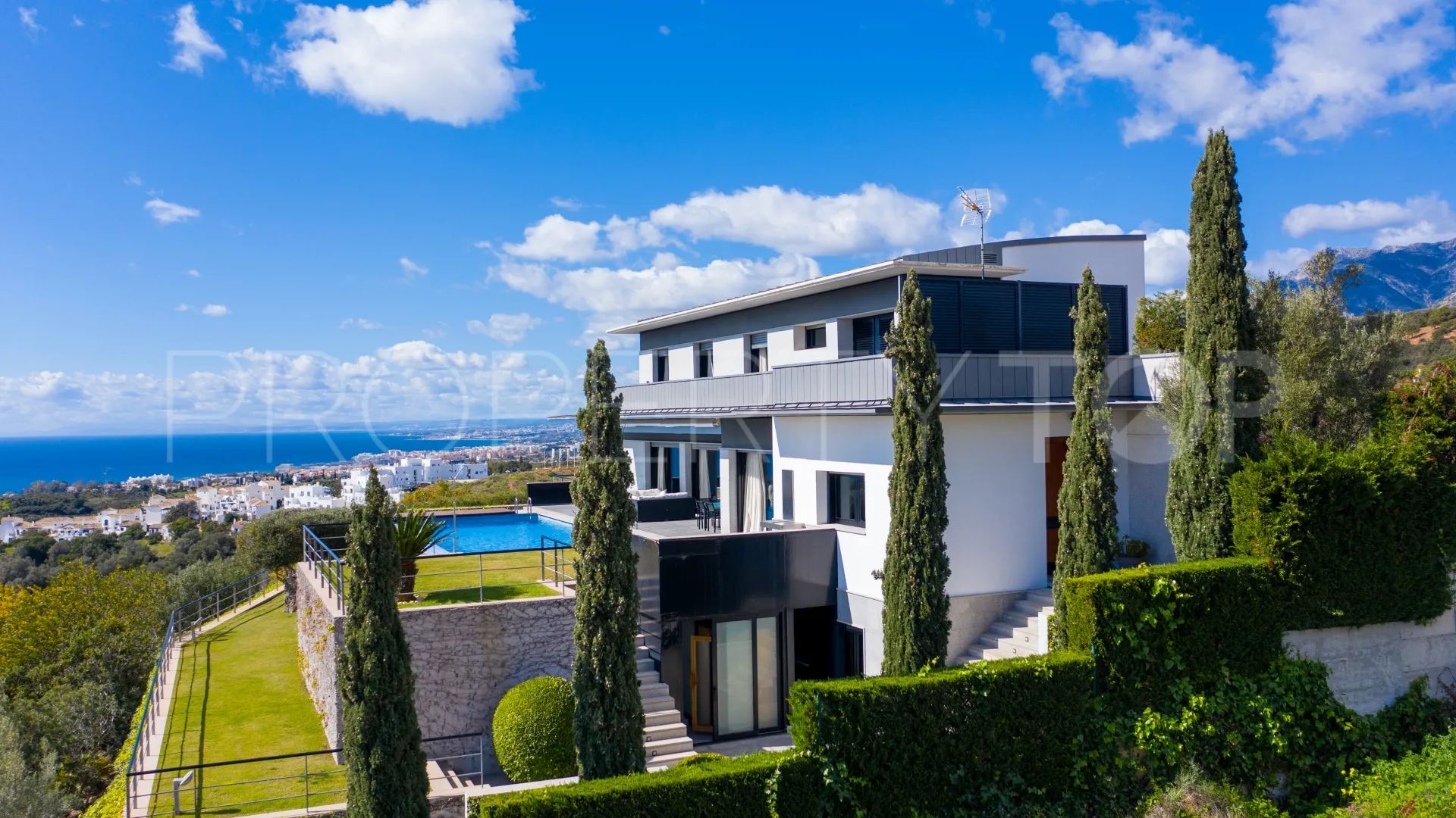 For sale villa in Los Altos de los Monteros
