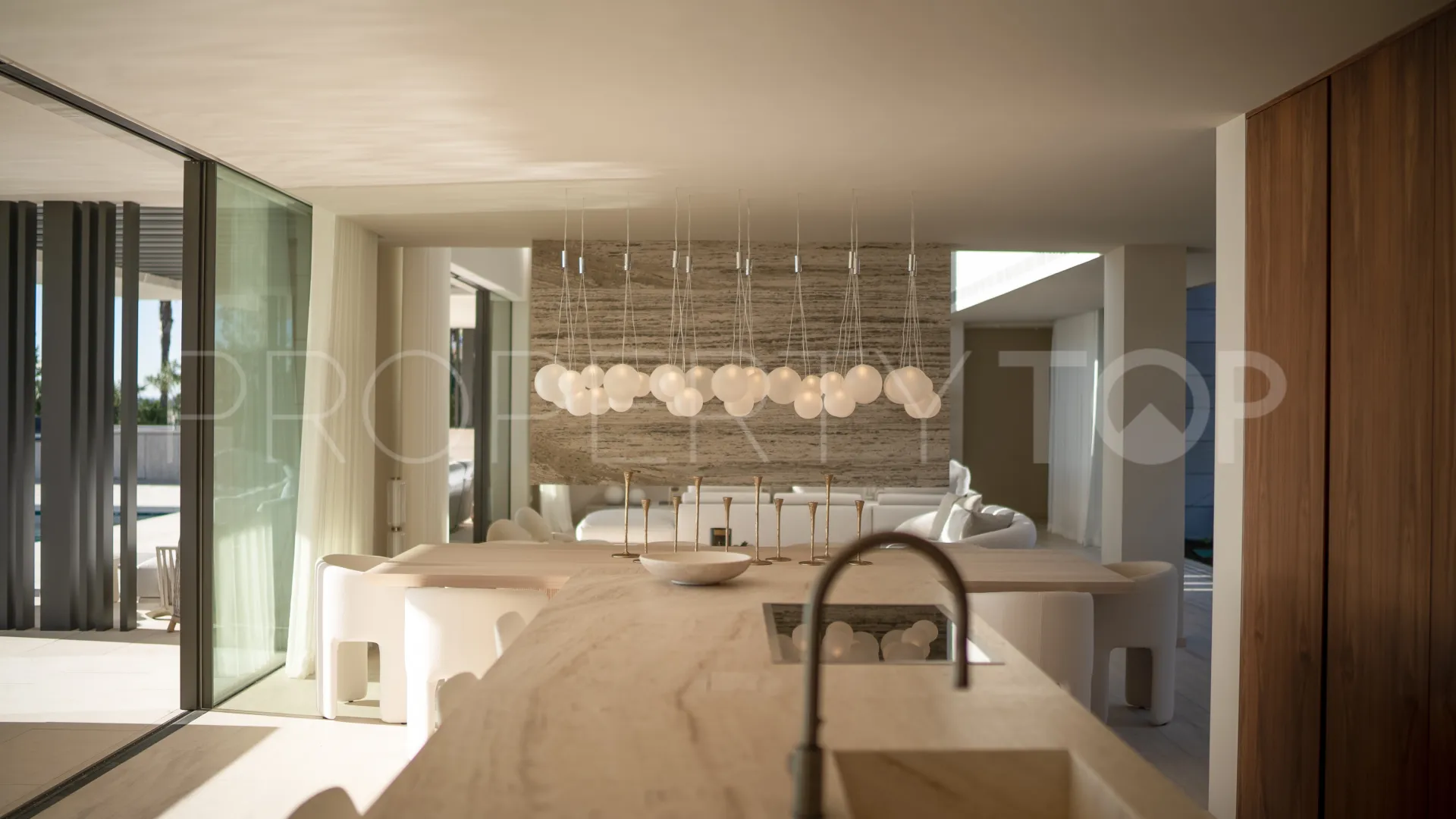 Villa en venta con 6 dormitorios en La Reserva