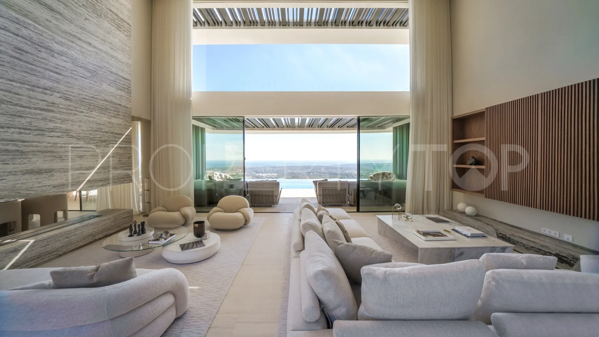 Villa en venta con 6 dormitorios en La Reserva