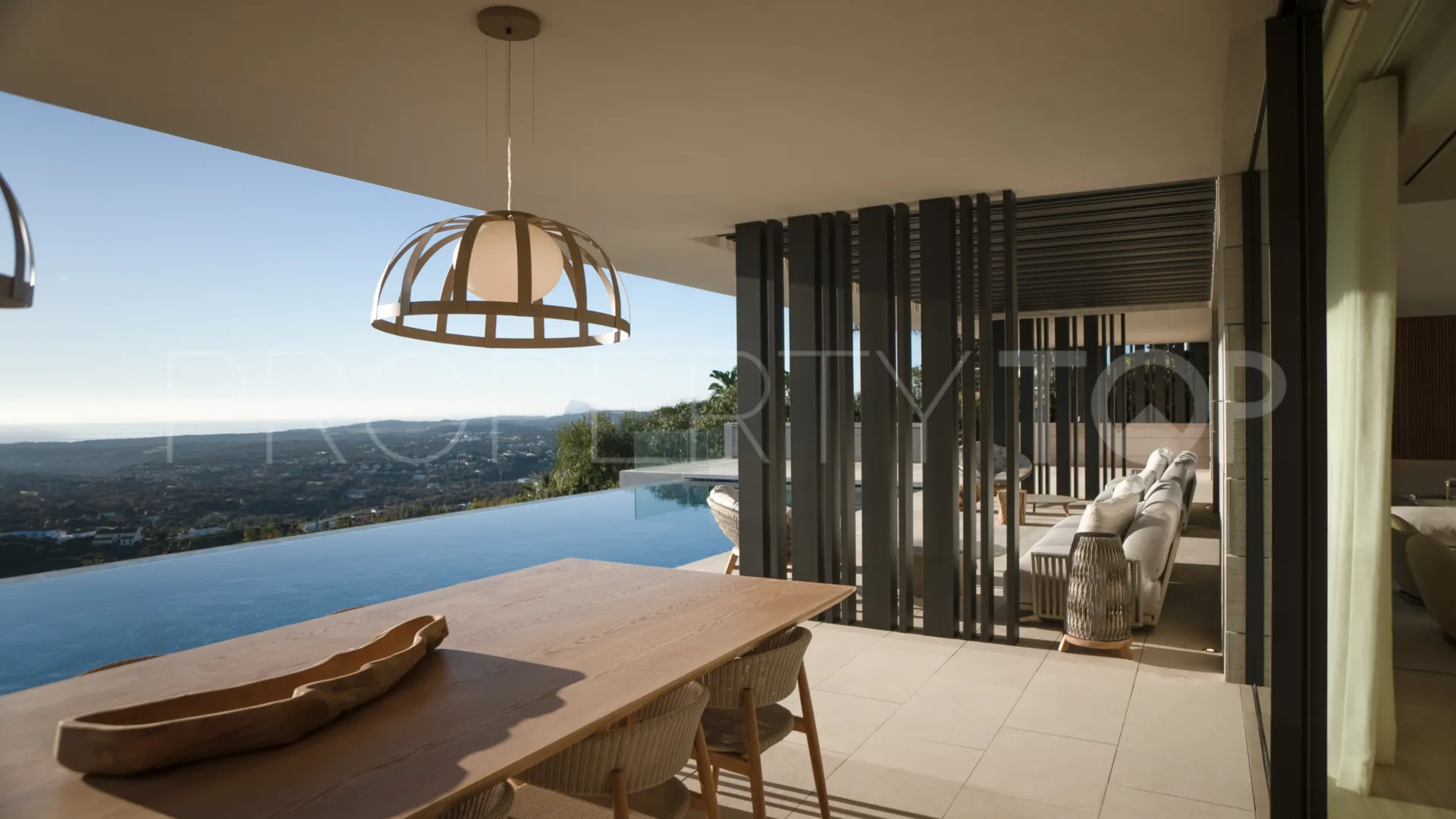Villa en venta con 6 dormitorios en La Reserva