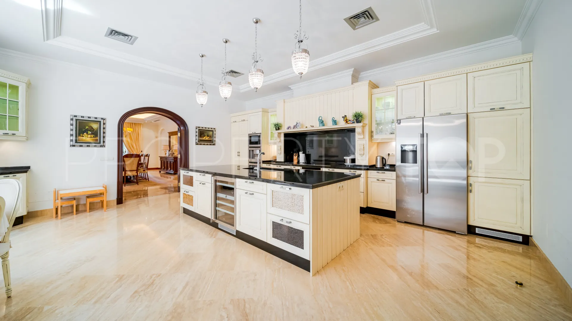 For sale Guadalmina Baja villa with 8 bedrooms